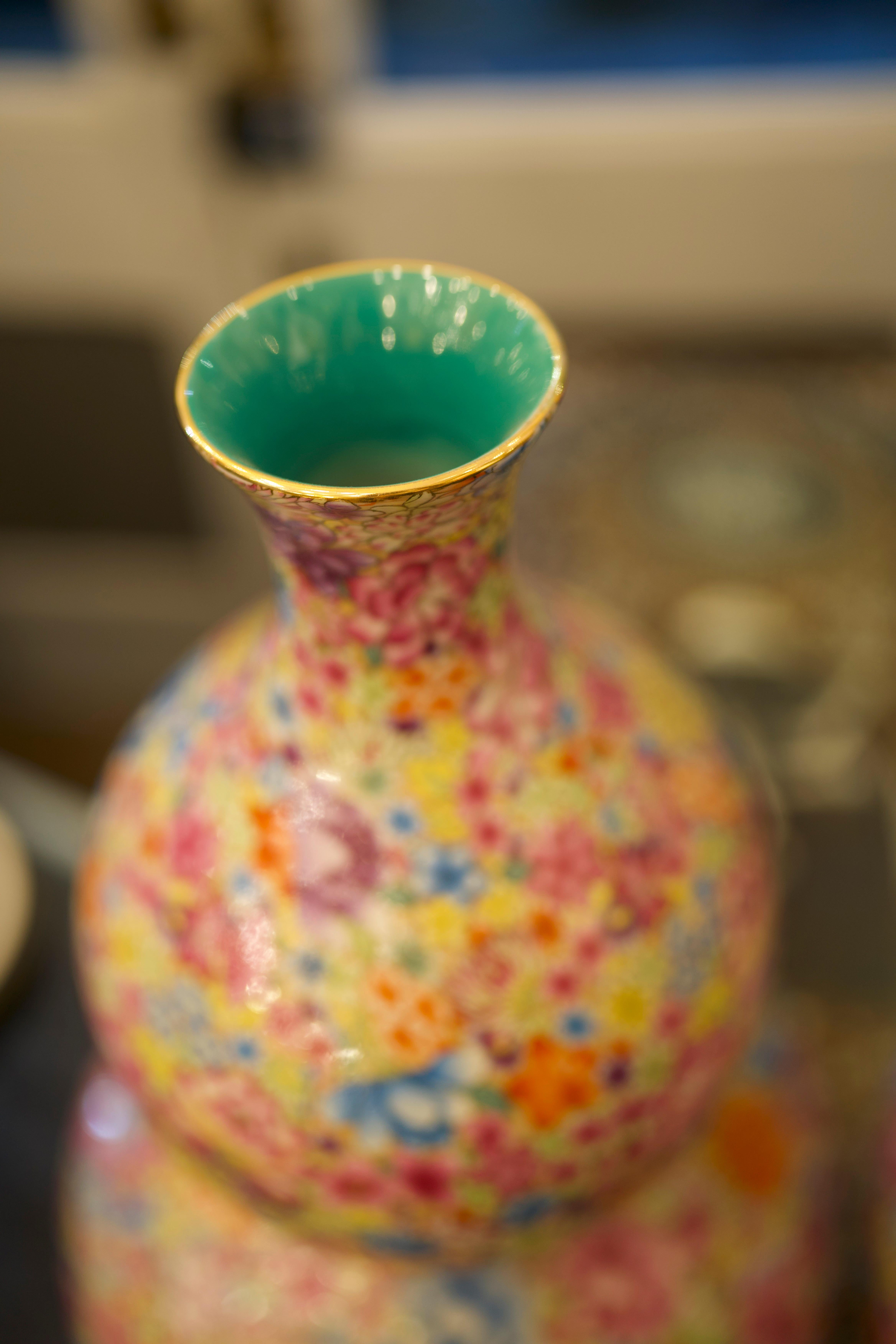 Orientalische Doppelkürbisvasen mit Mille-Fleur-Muster, 20. Jahrhundert, Paar im Angebot 2
