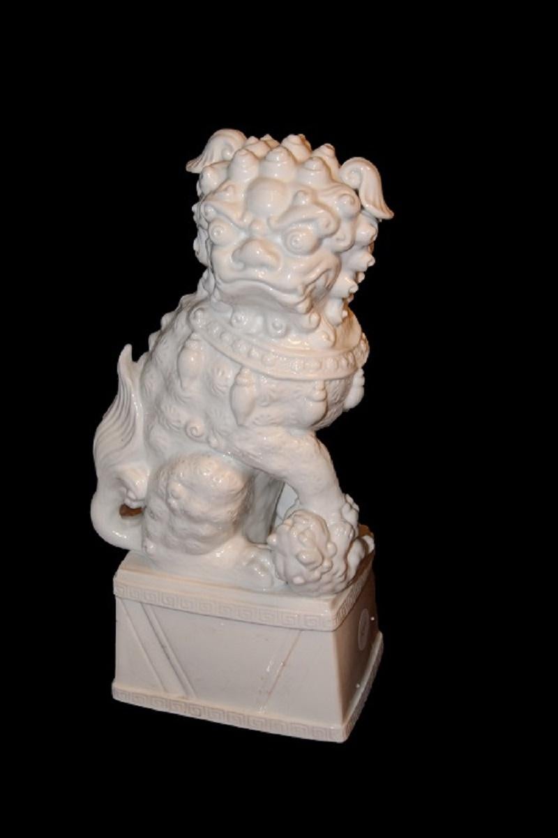 Tang Pair of Oriental Porcelain Sculptures Pair of Foo Dogs from the 1800s