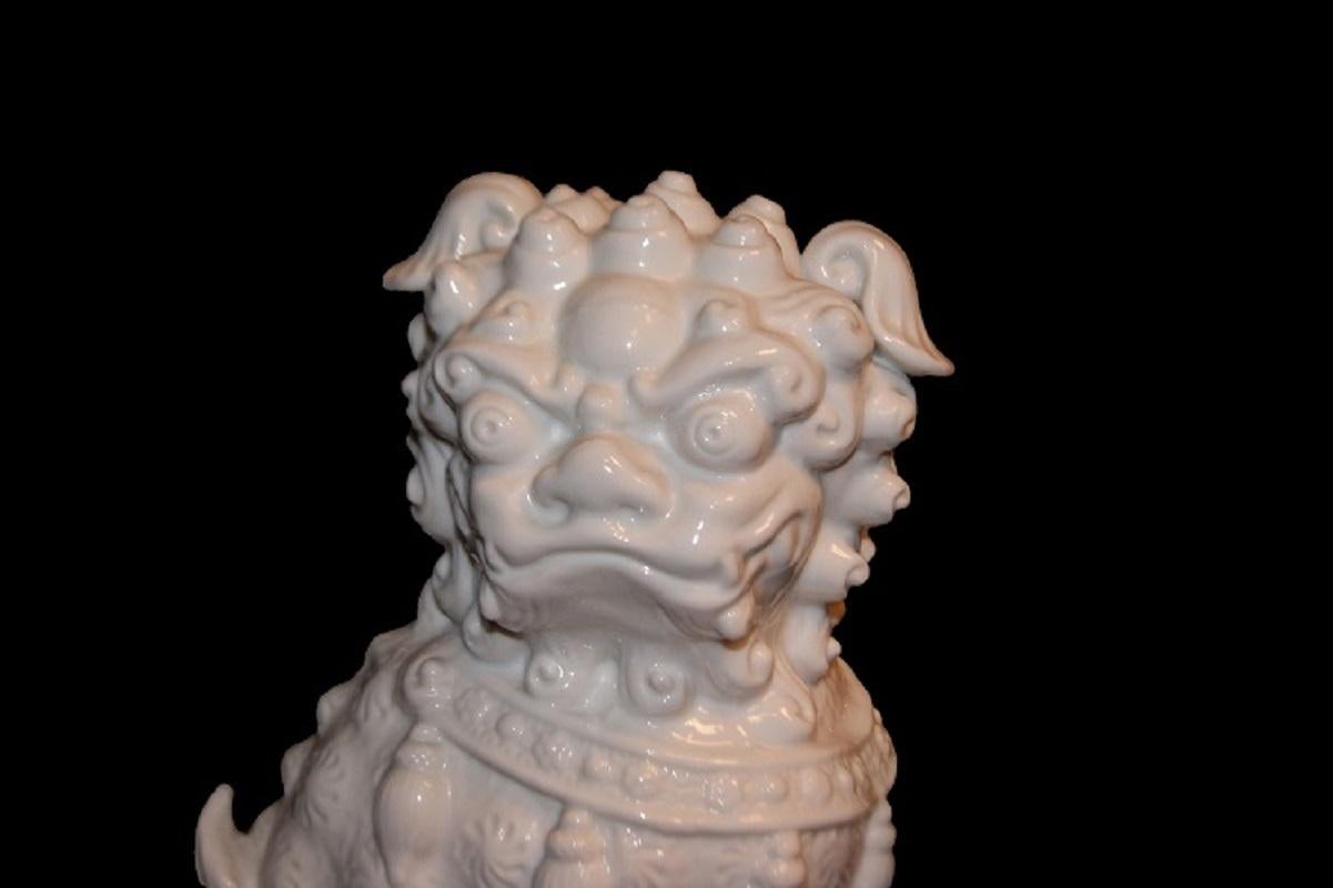 Japanese Pair of Oriental Porcelain Sculptures Pair of Foo Dogs from the 1800s