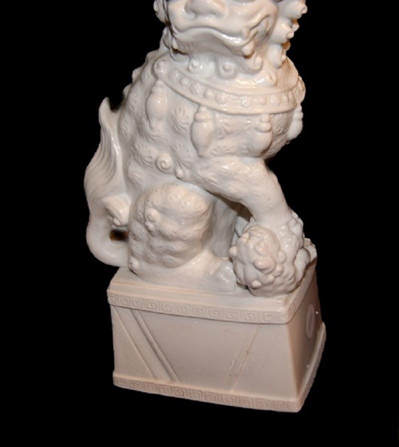Late 19th Century Pair of Oriental Porcelain Sculptures Pair of Foo Dogs from the 1800s