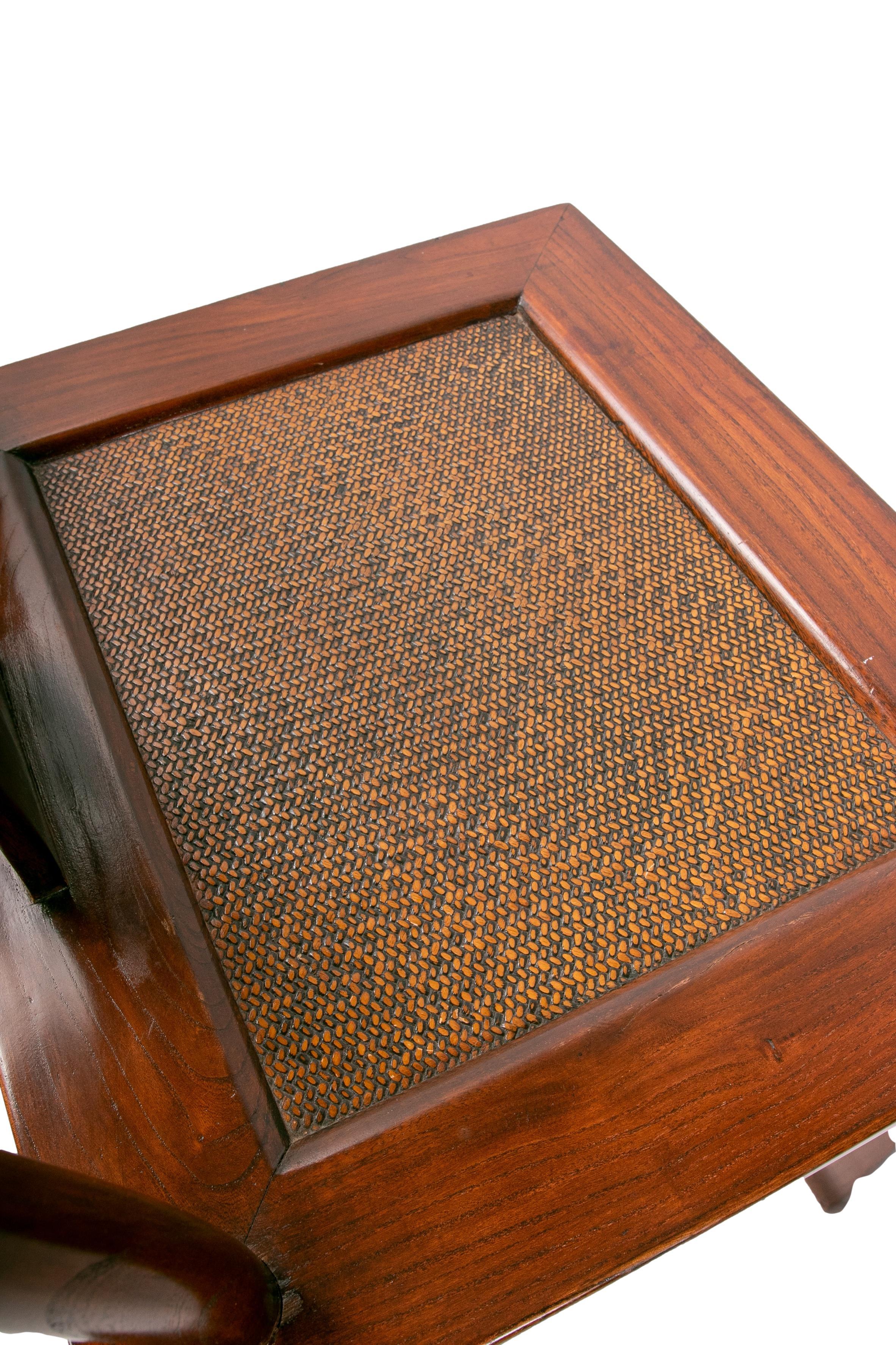 Paar Holzstühle im orientalischen Stil mit sehr hohen Rückenlehnen im Angebot 6