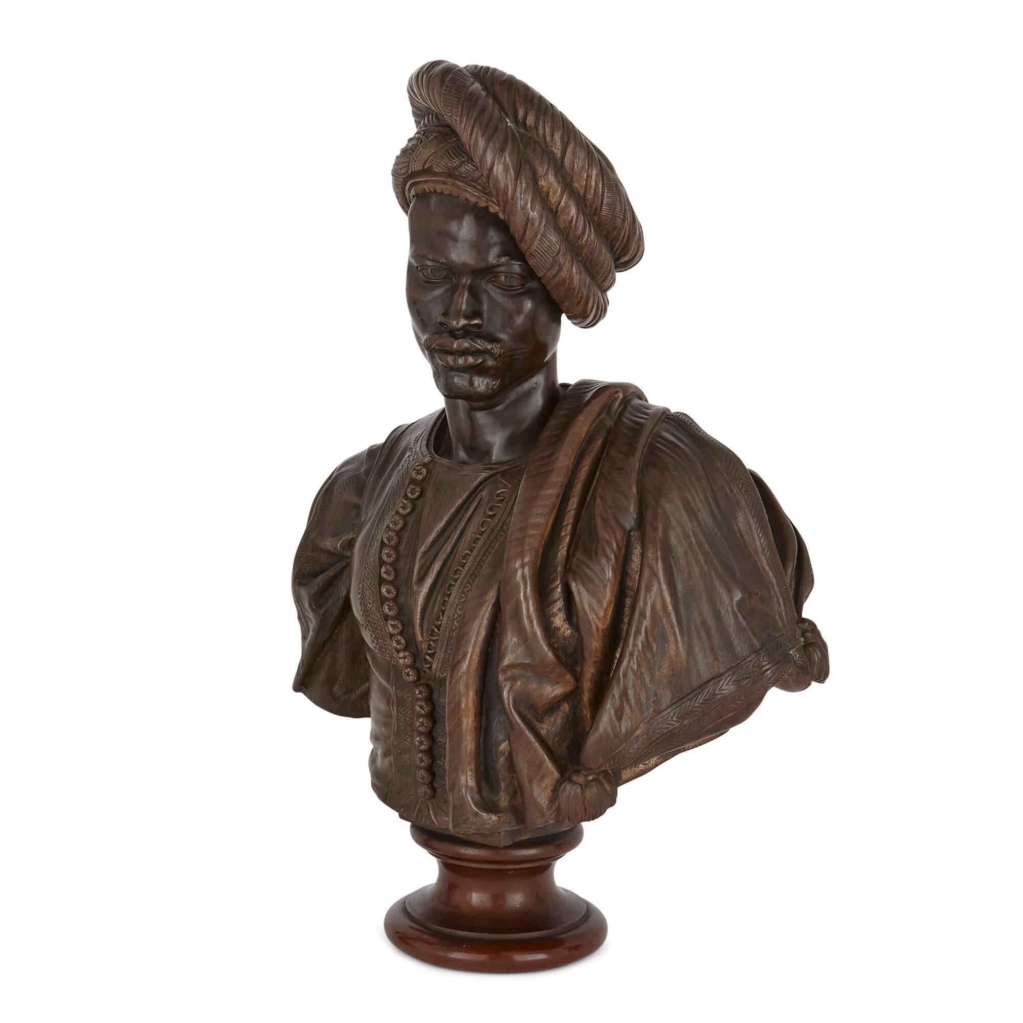 Coppia di busti orientalisti in bronzo di Cordier, 1861
Francese, 1861
Uomo: altezza 42cm, larghezza 32cm, profondità 18cm
Donna: altezza 40cm, larghezza 26cm, profondità 16cm

Questa impressionante coppia di busti in bronzo è stata realizzata dal