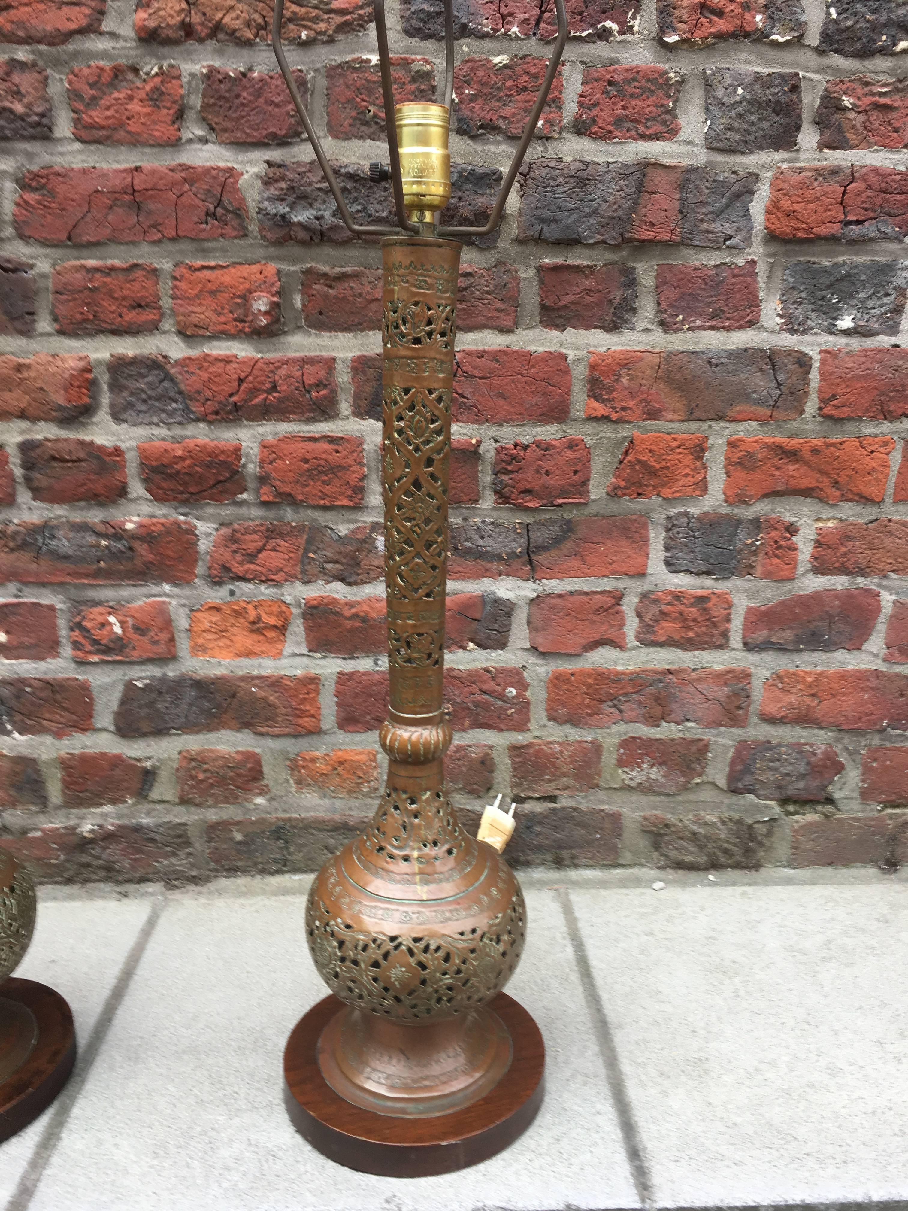 Islamic Pair of Orientalist Lamps in Brass and Mahogany, circa 1930 For Sale