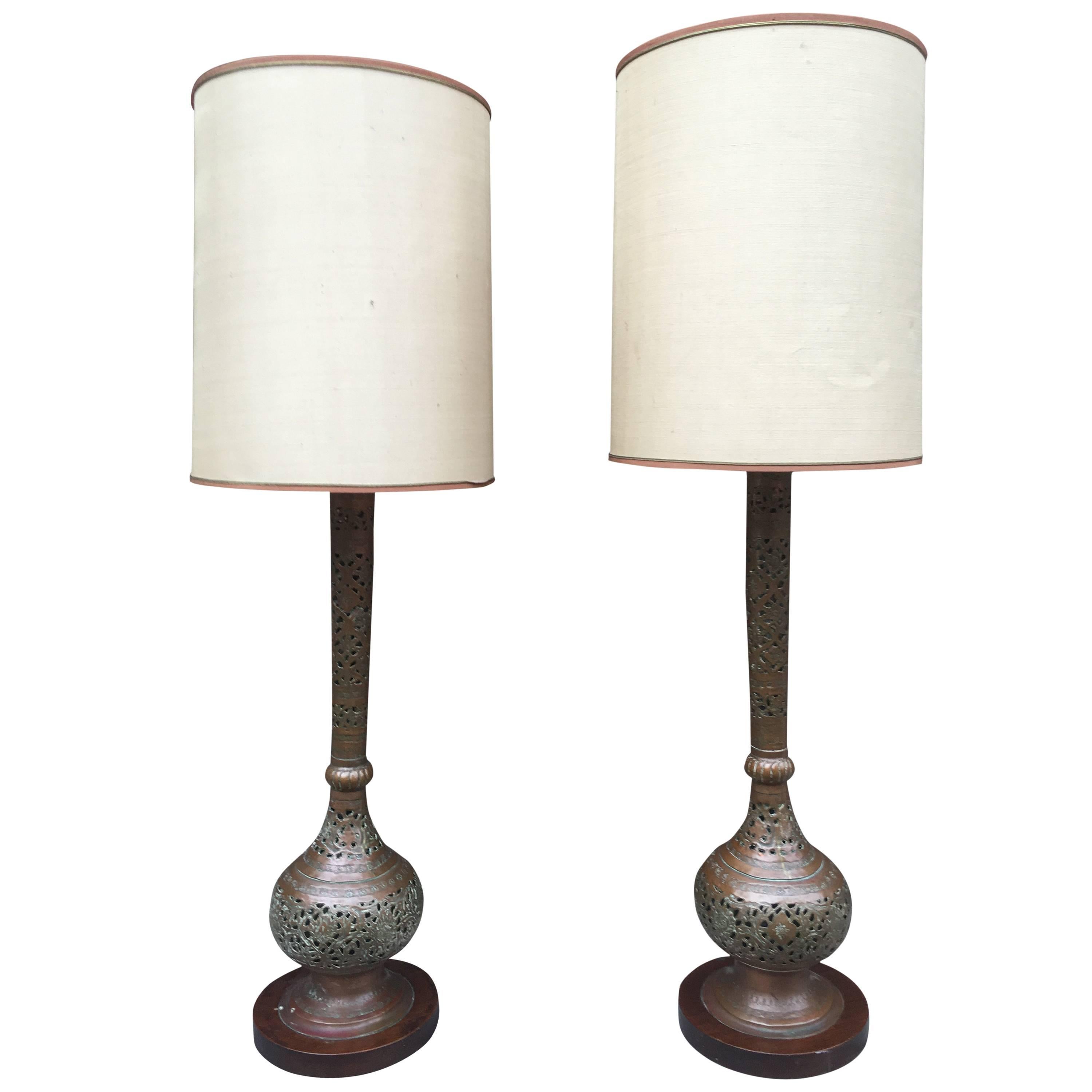 Pair of Orientalist Lamps in Brass and Mahogany, circa 1930 For Sale