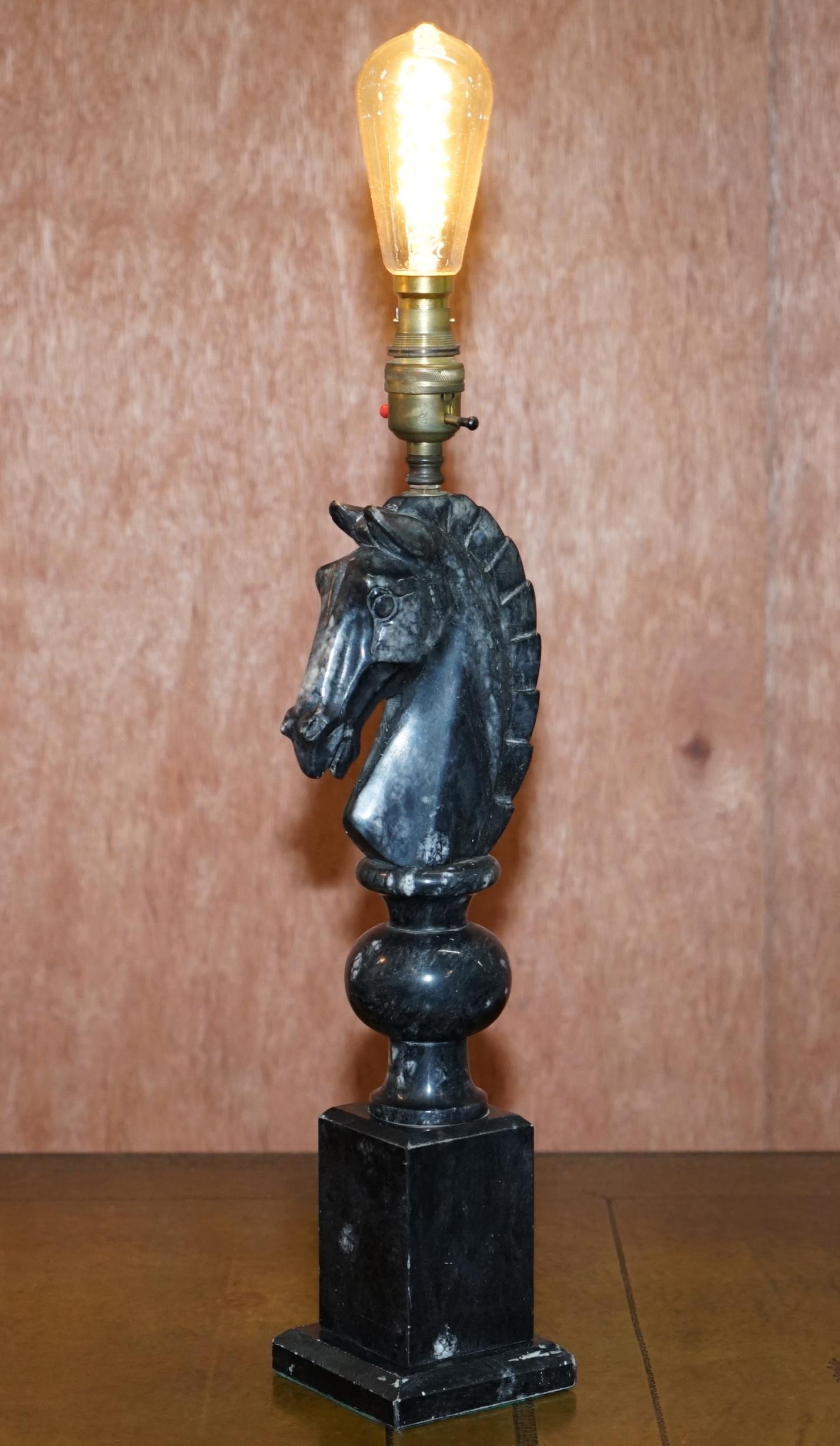 Pair of Original 1950s Italian Carrara Marble Chess Horse Lamps Fully Serviced For Sale 4