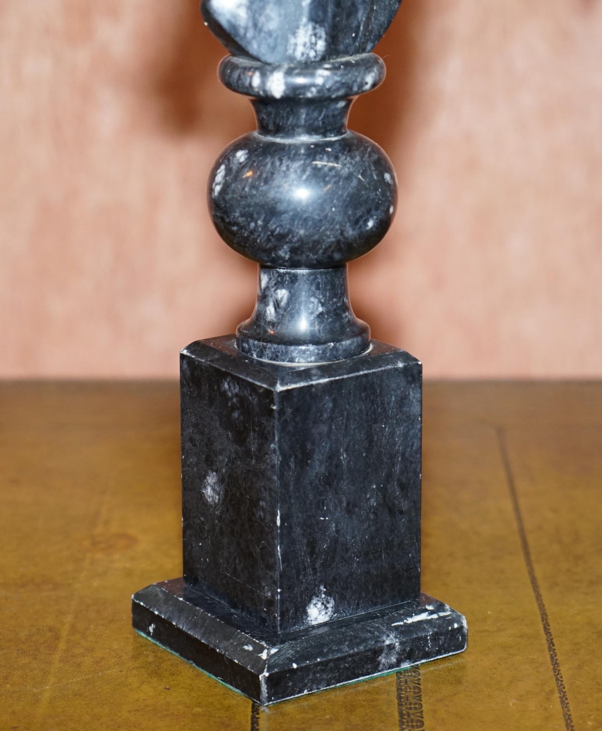 Paar originale italienische Carrara-Marmor-Schachpferd-Lampen aus den 1950er Jahren:: vollständig gewartet im Angebot 7