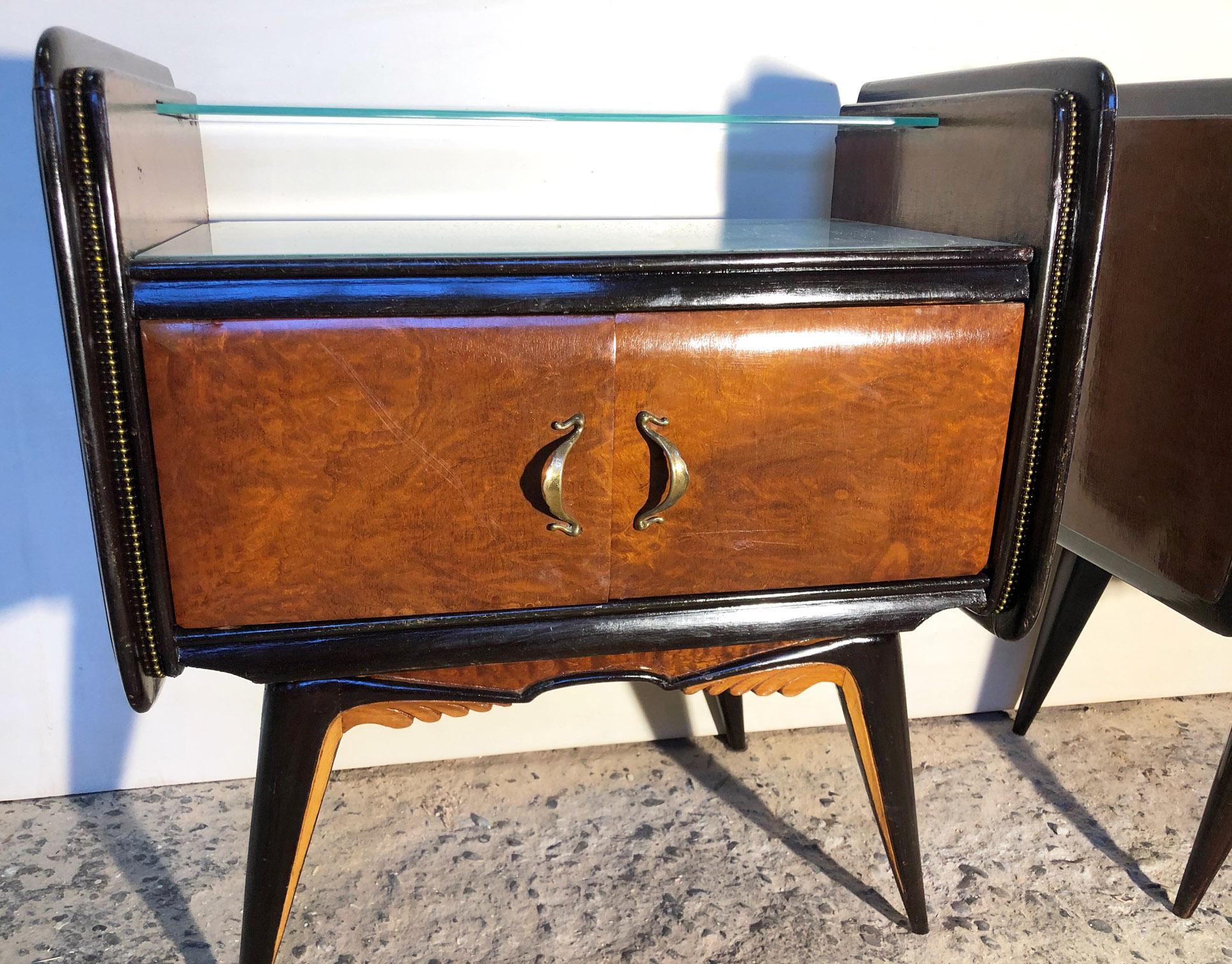 Pair of original Italian design nightstands from 1950 with backsplash, marbled glass and ebonized wood.
Given the weight and size, it will be delivered in a specific wooden case for export, packed in bubble wrap.
Comes from an old country house in
