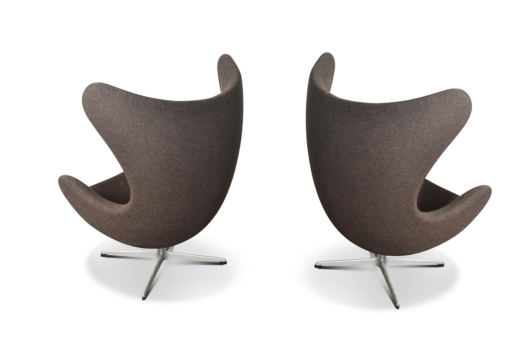 Mid-Century Modern Pair of Original 1960s Arne Jacobsen Egg Chairs Including Upholstery For Sale