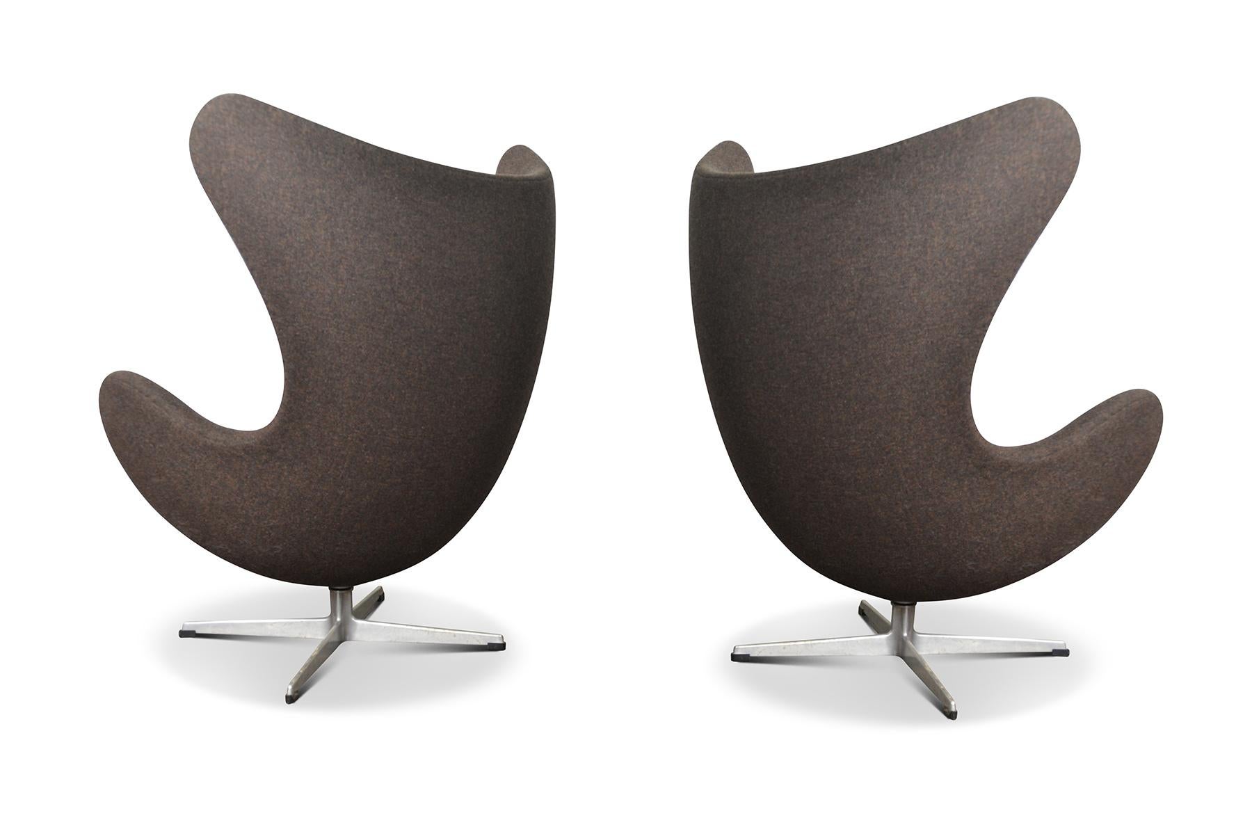 Danish Pair of Original 1960s Arne Jacobsen Egg Chairs Including Upholstery For Sale