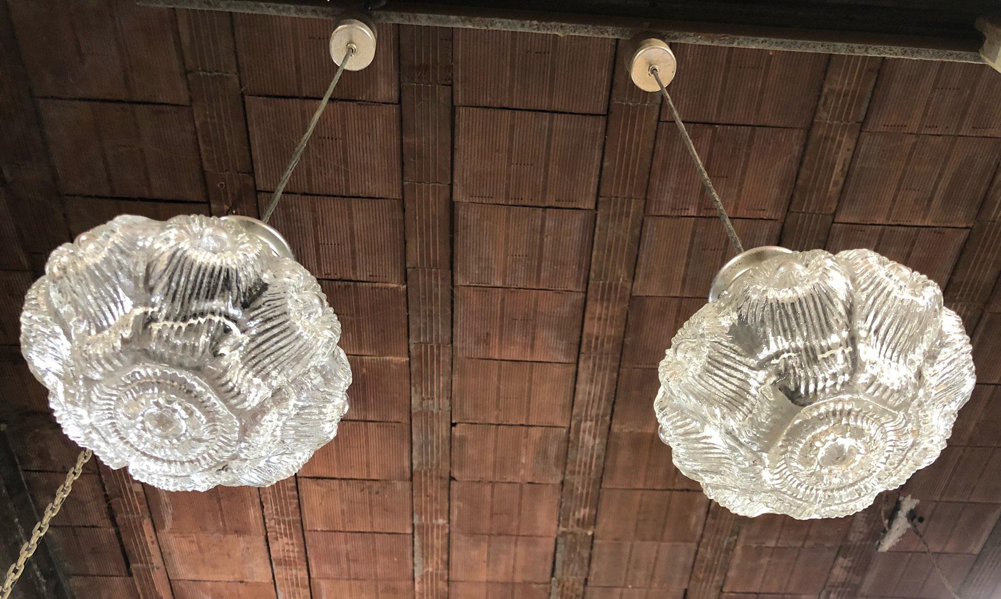 Pair of Original 1960s Italian Chandeliers with Floral-Shaped Glass and Chromed For Sale 3