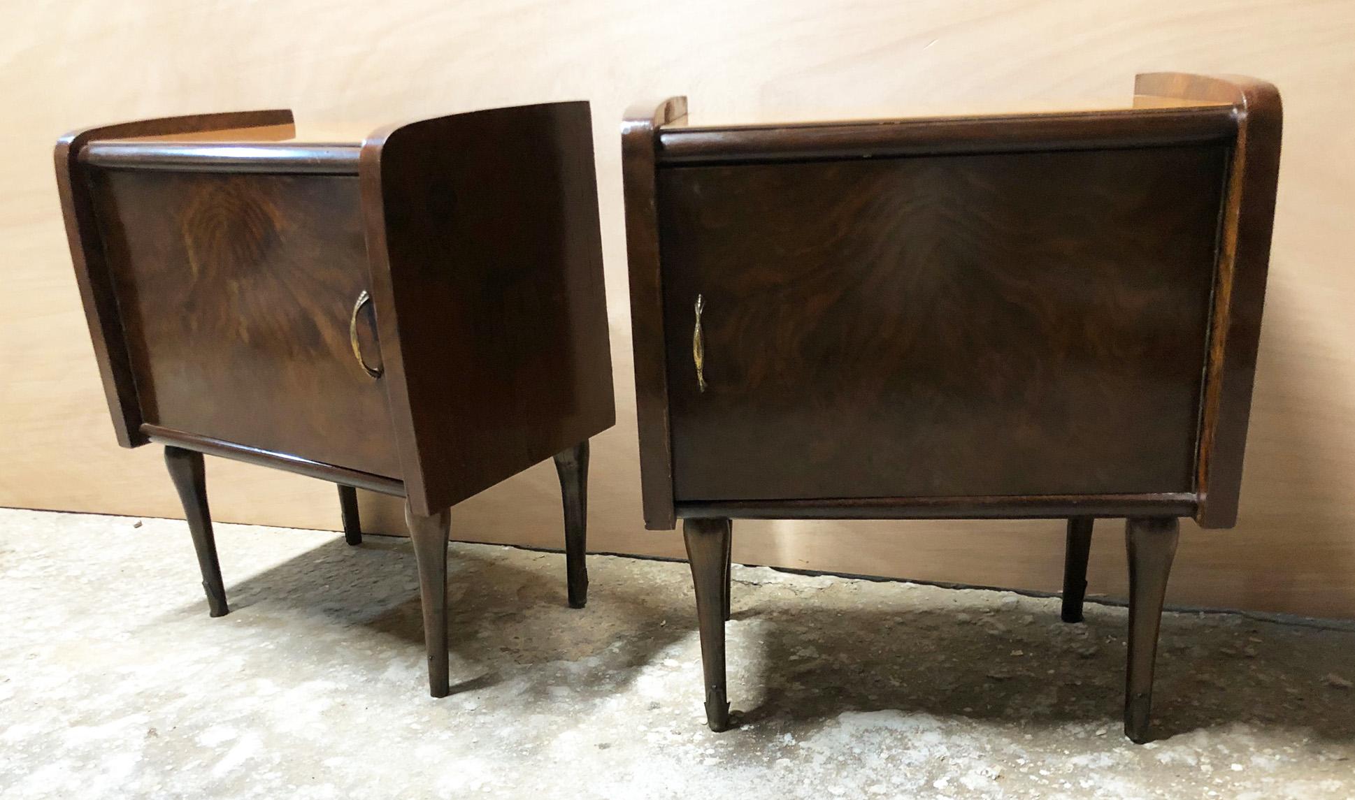 Pair of Original 1960s Italian Nightstands with Salmon-Colored Glass Top Walnut For Sale 6