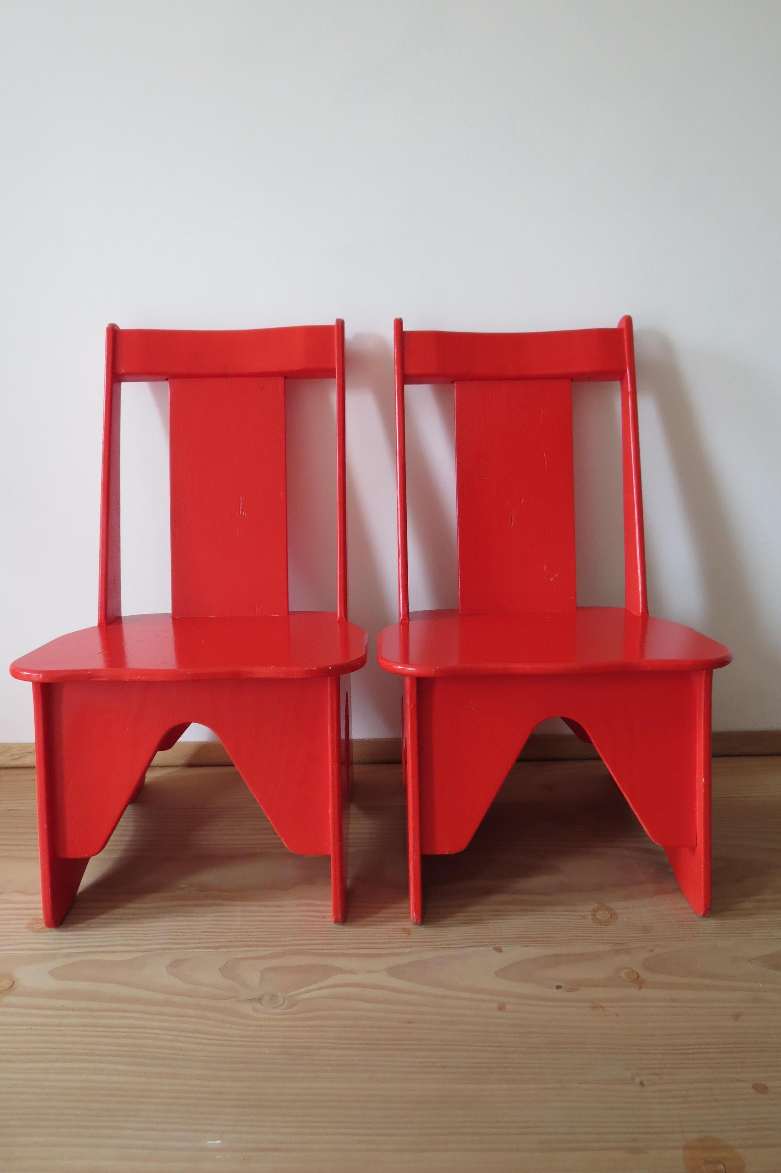 Pair of children's chairs from the 1960s.
Possibly Finnish in design and manufacture.
Retains original red spray paint finish.
Some distressing over all consistent with use, this adds to their over all charm, they remain in good vintage condition.