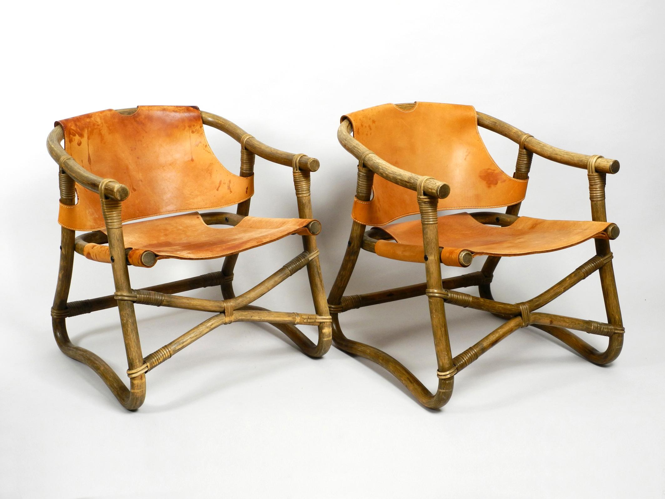 Pair of original 1960s Safari lounge chairs made of bamboo and genuine leather.
Most likely from an Italian production.
Very stunning comfortable armchairs in very good vintage condition.
Frame elaborately made from curved thick bamboo wood.
The