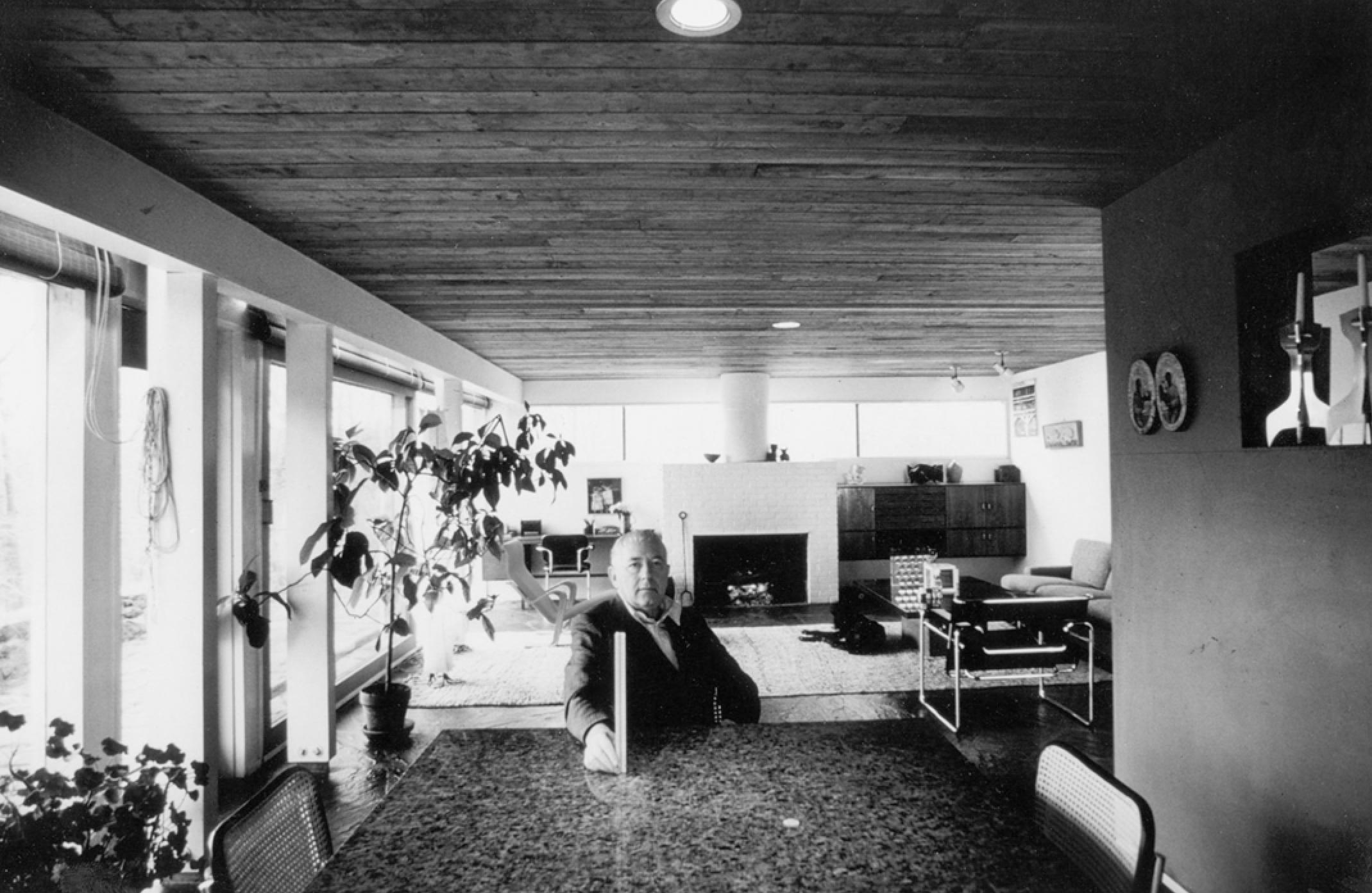 Royal House Antiques

Royal House Antiques freut sich, dieses originale Paar Cesca-Stühle mit Chromrahmen und Bergère-Polsterung von Marcel Breuer aus dem Jahr 1968 mit dem Stempel Gavin Knoll zum Verkauf anbieten zu können. 

Bitte beachten Sie die