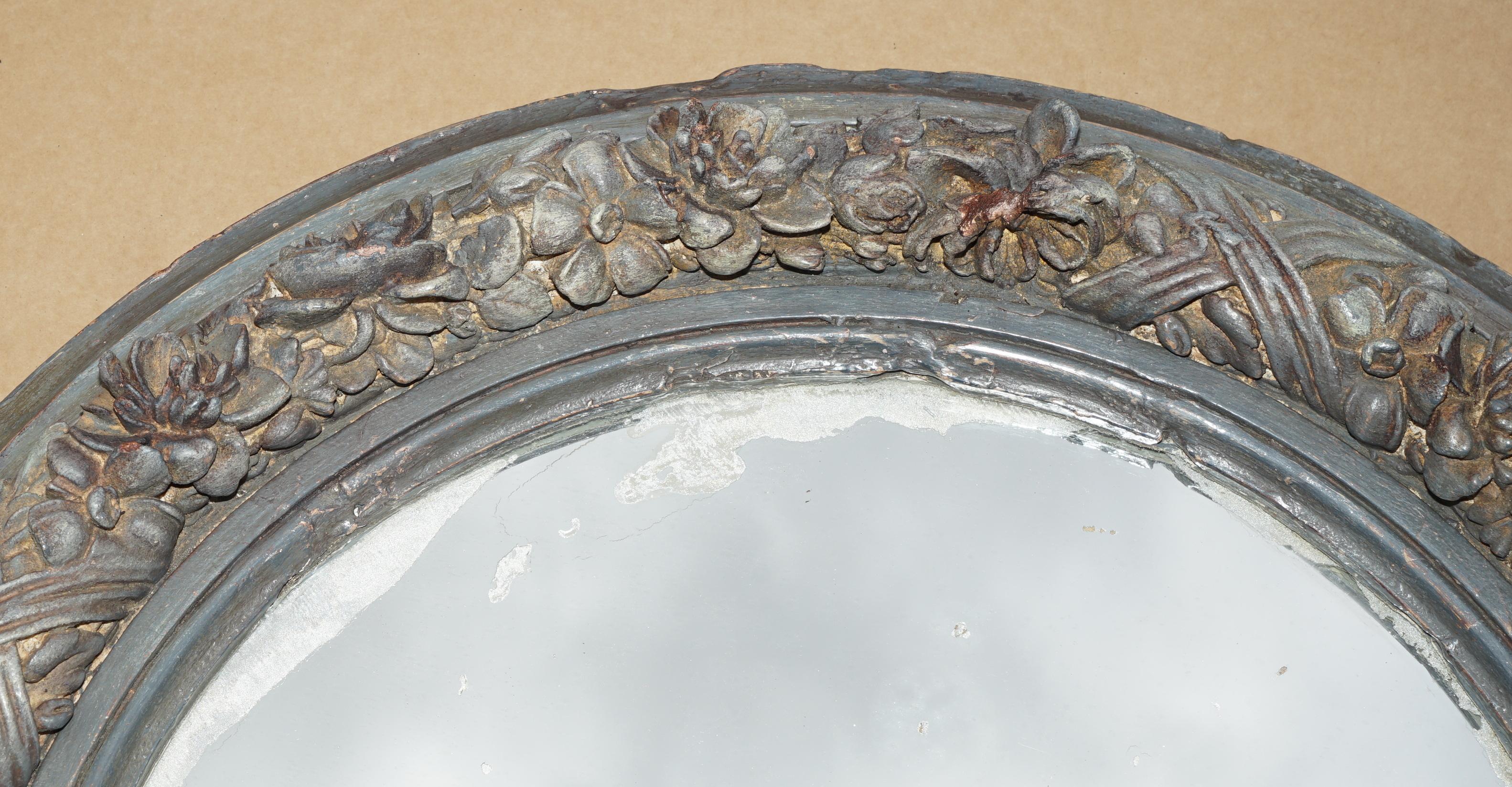 Fine XIX secolo COPPIA DI SPECCHI DA PARETE ORIGINALI IN VETRO FOXED PESANTEMENTE INCISO DIPINTO PERIODICO in vendita