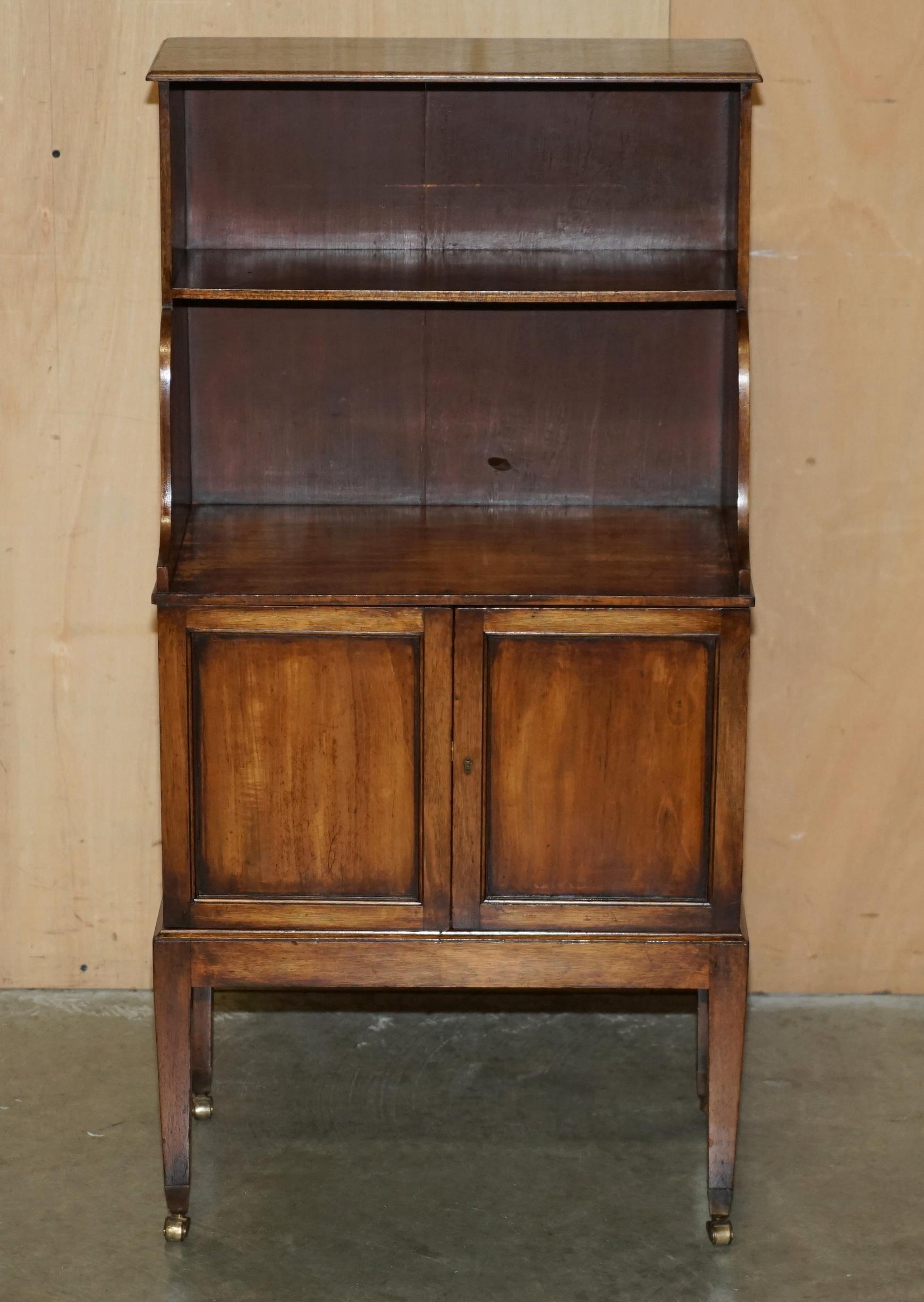 Regency COPPIA DI LIBRERIE ORIGINALI ANTICHE REGENCY CiRCA 1815 DWARF OPEN WATERFALL in vendita
