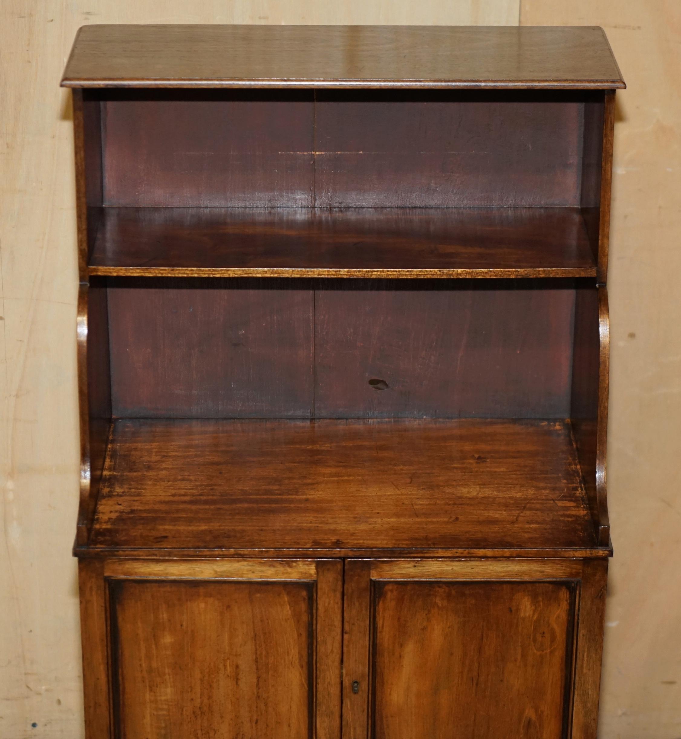 Inglese COPPIA DI LIBRERIE ORIGINALI ANTICHE REGENCY CiRCA 1815 DWARF OPEN WATERFALL in vendita