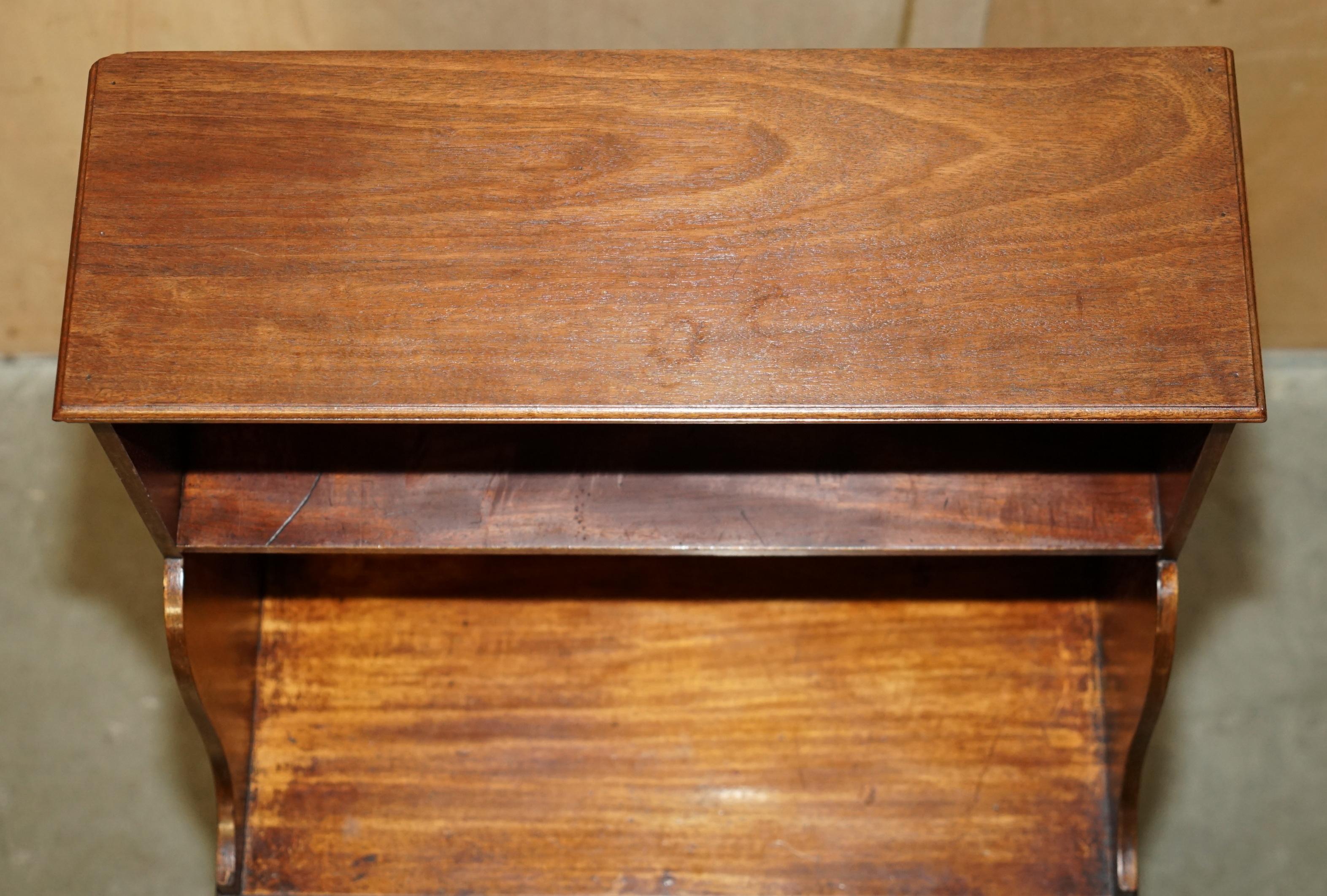 Fatto a mano COPPIA DI LIBRERIE ORIGINALI ANTICHE REGENCY CiRCA 1815 DWARF OPEN WATERFALL in vendita