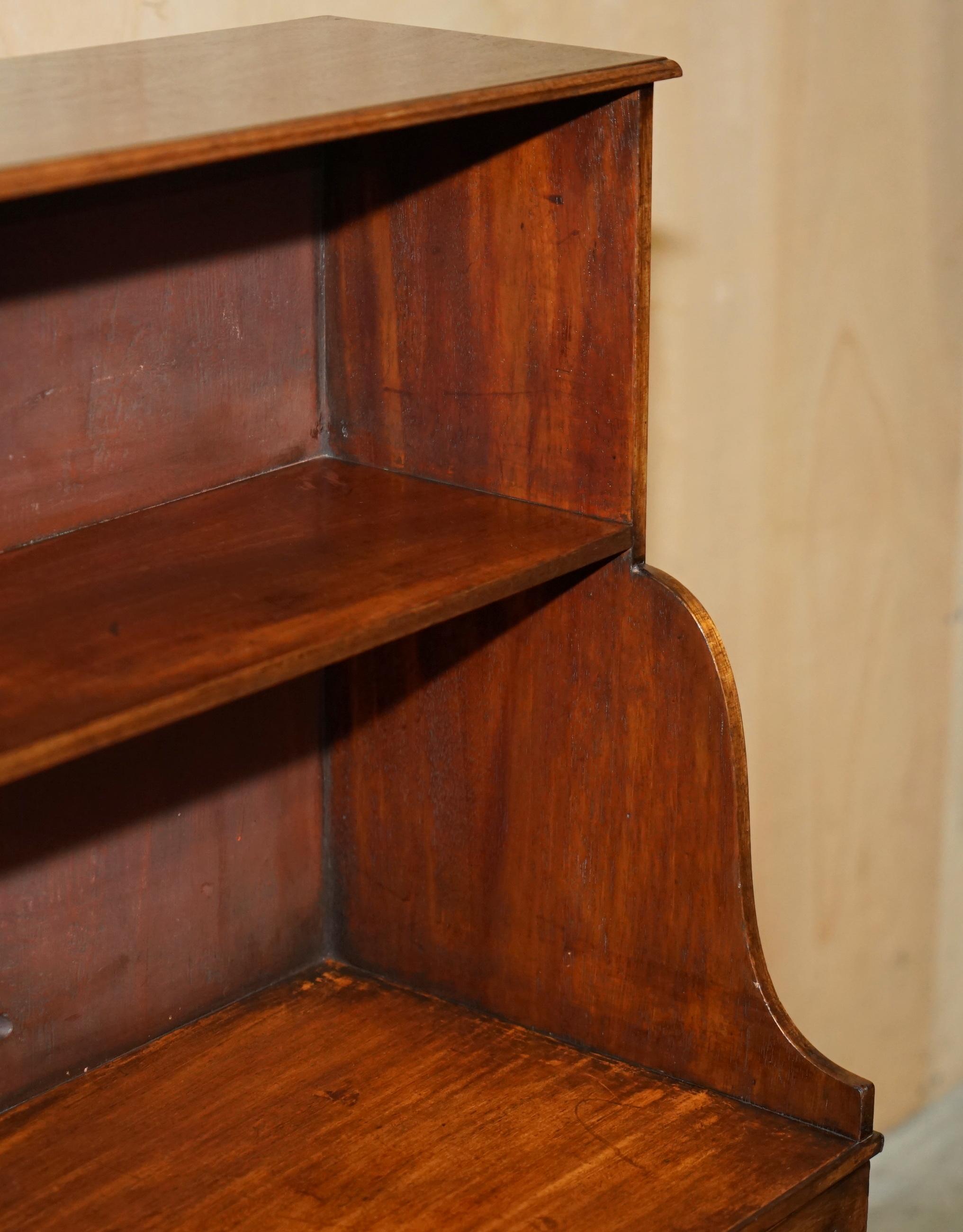 Inizio XIX secolo COPPIA DI LIBRERIE ORIGINALI ANTICHE REGENCY CiRCA 1815 DWARF OPEN WATERFALL in vendita