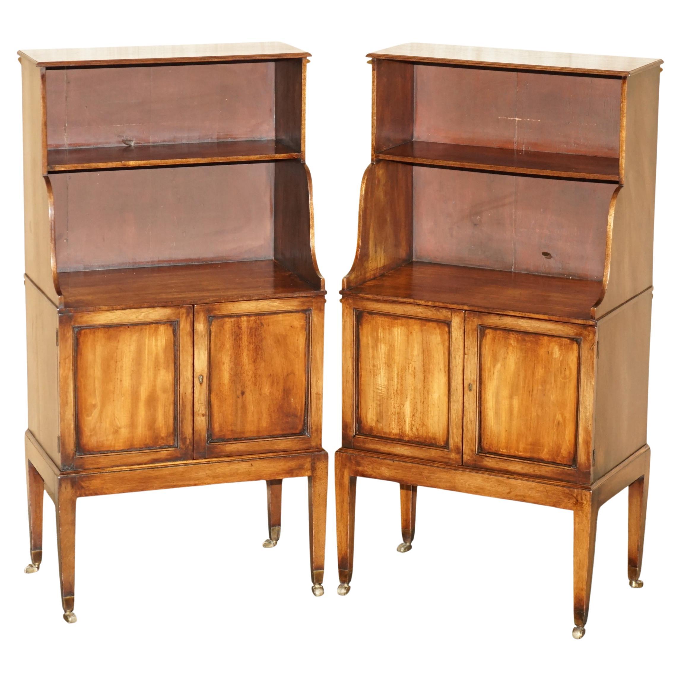 COPPIA DI LIBRERIE ORIGINALI ANTICHE REGENCY CiRCA 1815 DWARF OPEN WATERFALL in vendita