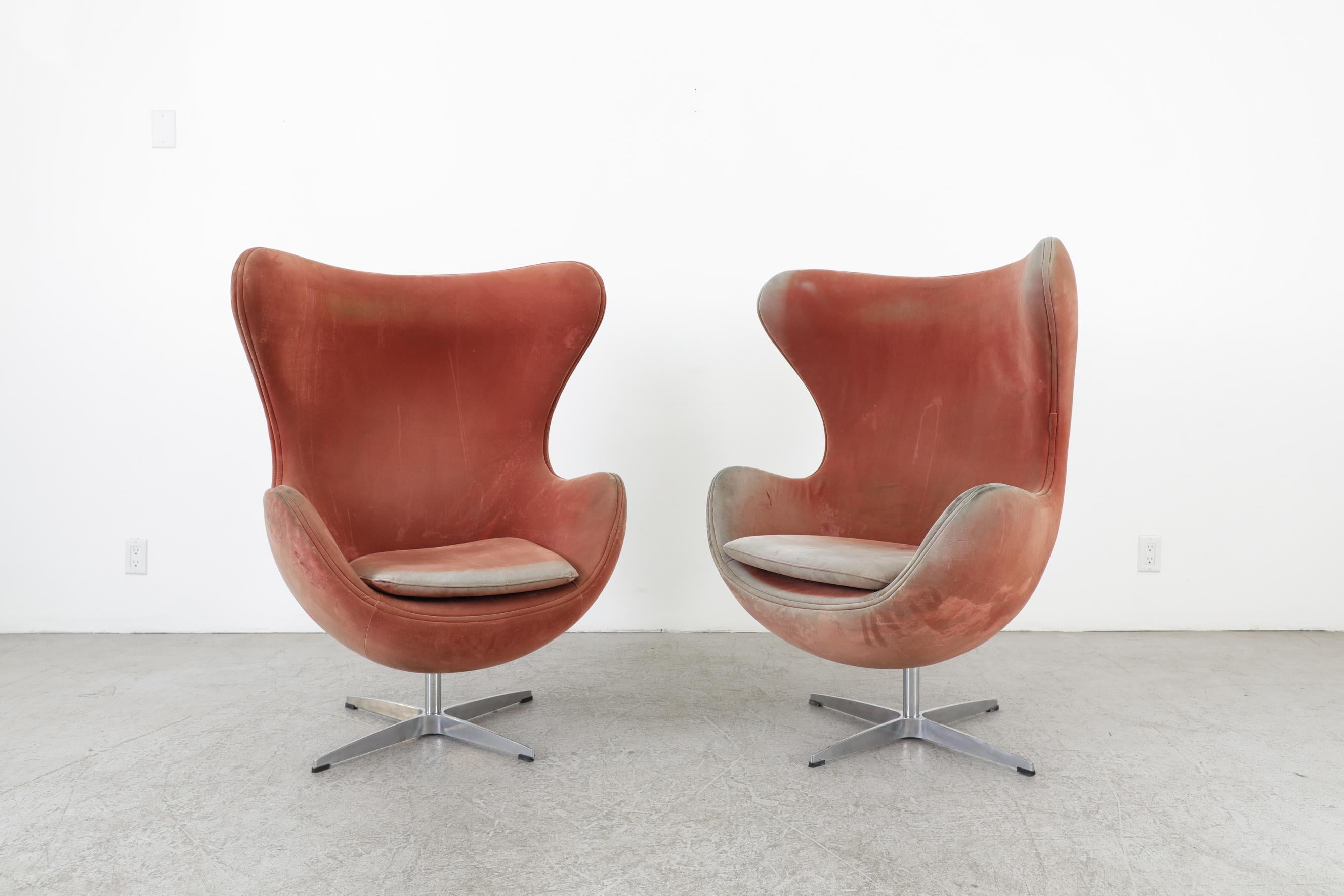 Pair of very original iconic egg chairs by Arne Jacobsen for the SAS Royal Hotel in Copenhagen in 1958. A design that affords privacy in otherwise public spaces, the egg chair is sleek, ergonomic and very stylish. A quintessential mid century