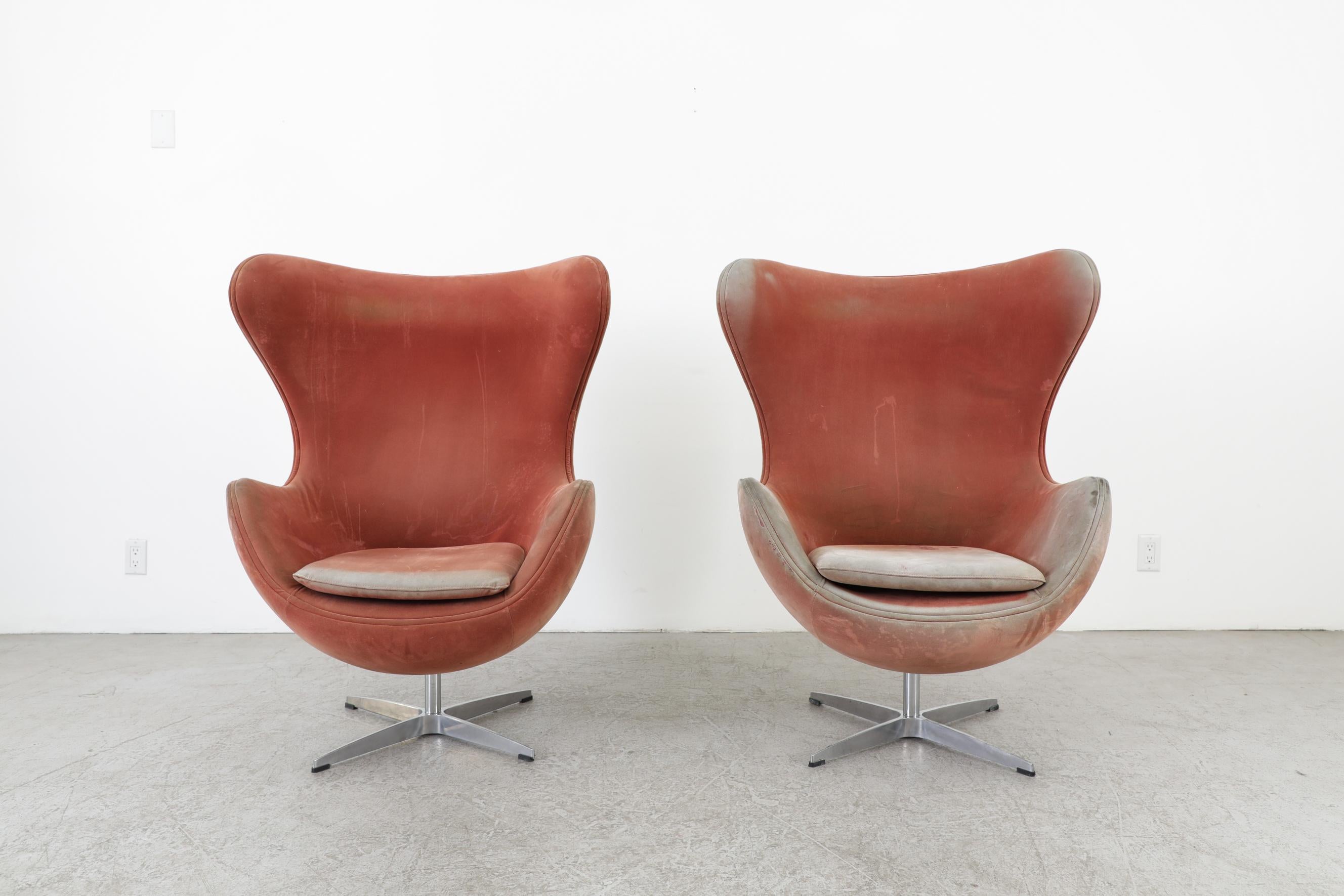 Mid-Century Modern Pair of Original Arne Jacobsen (attributed) Egg Chairs, 1958
