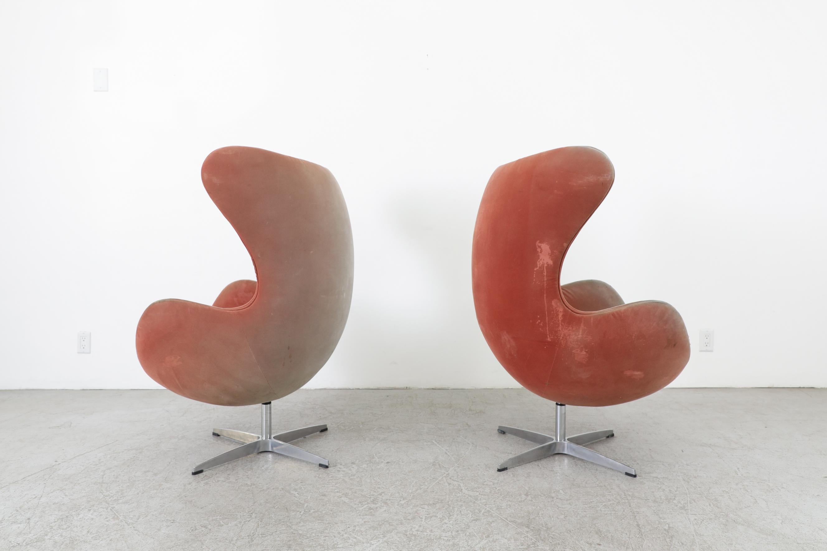 Pair of Original Arne Jacobsen (attributed) Egg Chairs, 1958 In Distressed Condition In Los Angeles, CA