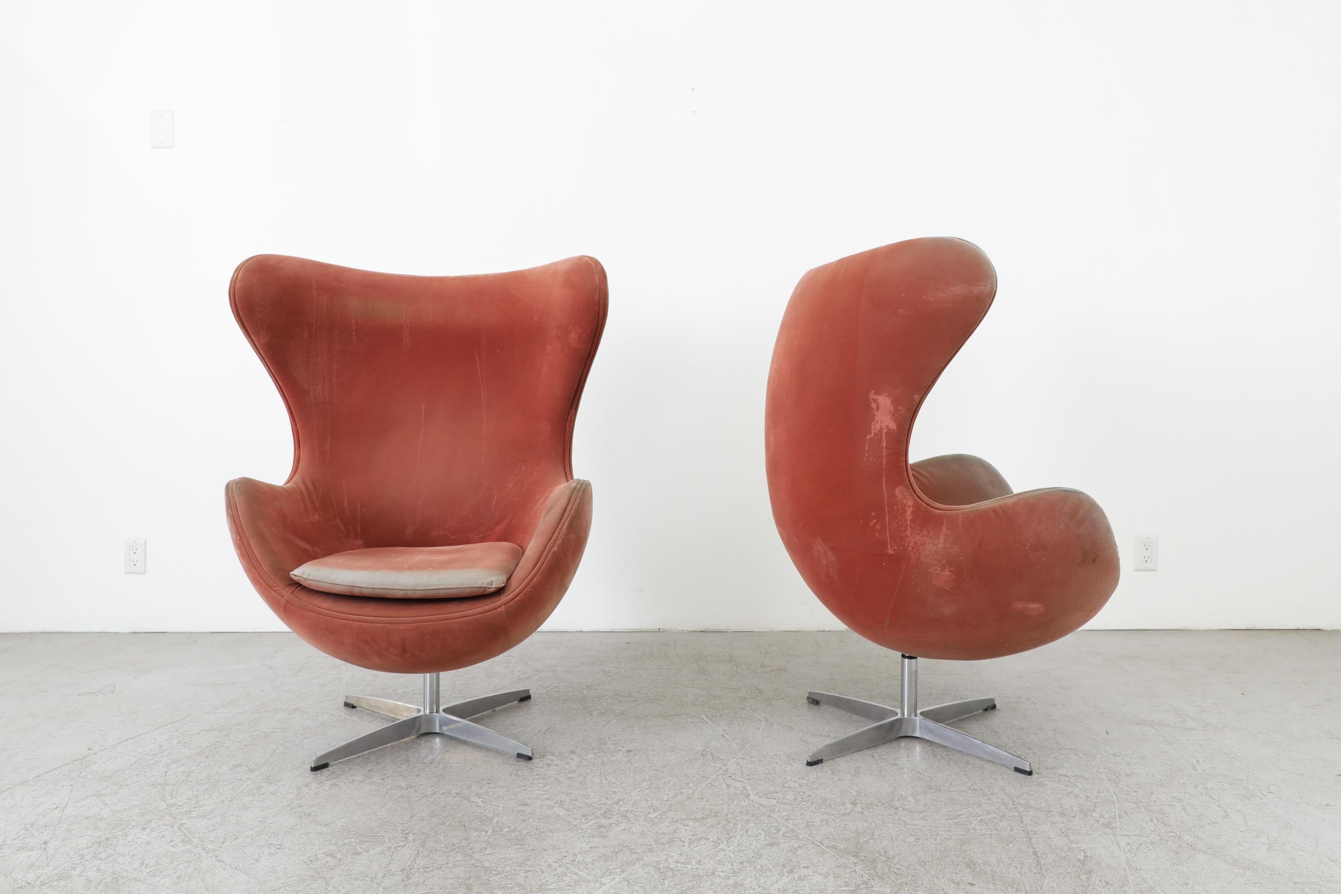 Mid-20th Century Pair of Original Arne Jacobsen (attributed) Egg Chairs, 1958
