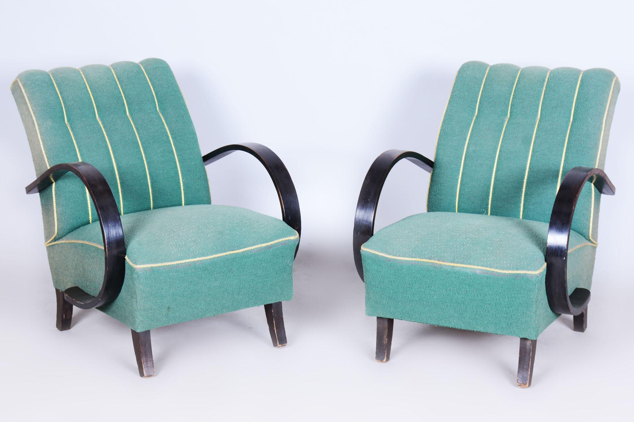 Art Deco Pair of Armchairs Designed by Jindrich Halabala

Period: 1930-1939
Designer: Jindrich Halabala
Maker: UP Zavody
Source: Czechia (Czechoslovakia)
Material: Beech

With these armchairs, it is possible to change the fabric (leather) and color