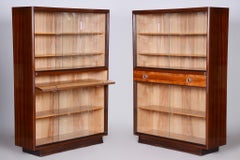 Par de librerías Art Déco originales, de fresno y caoba, con acabado restaurado, de la República Checa. Años 40