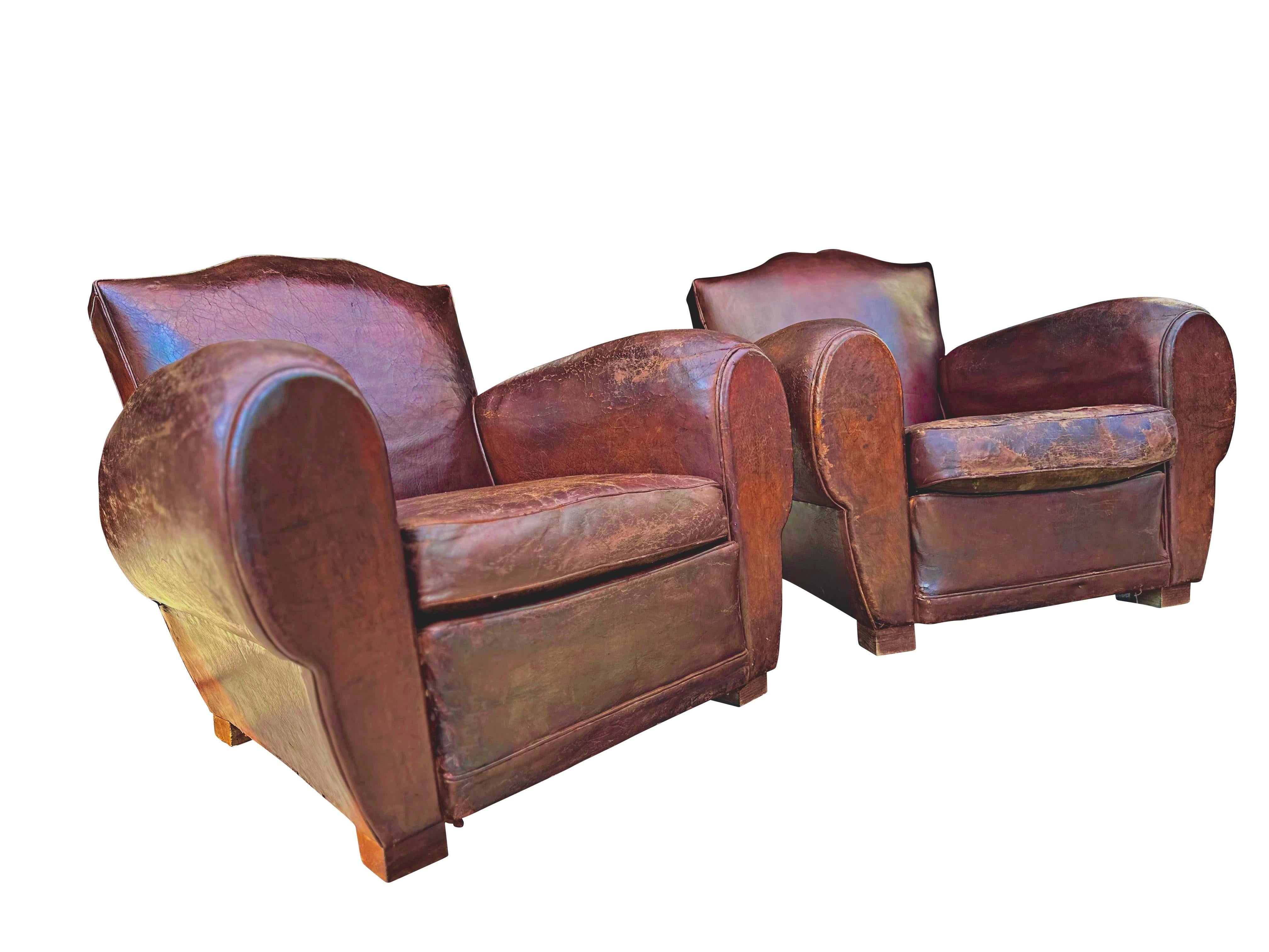 Pair of original Art Deco moustache French leather club chairs - 1930. In Good Condition For Sale In Brooklyn, NY