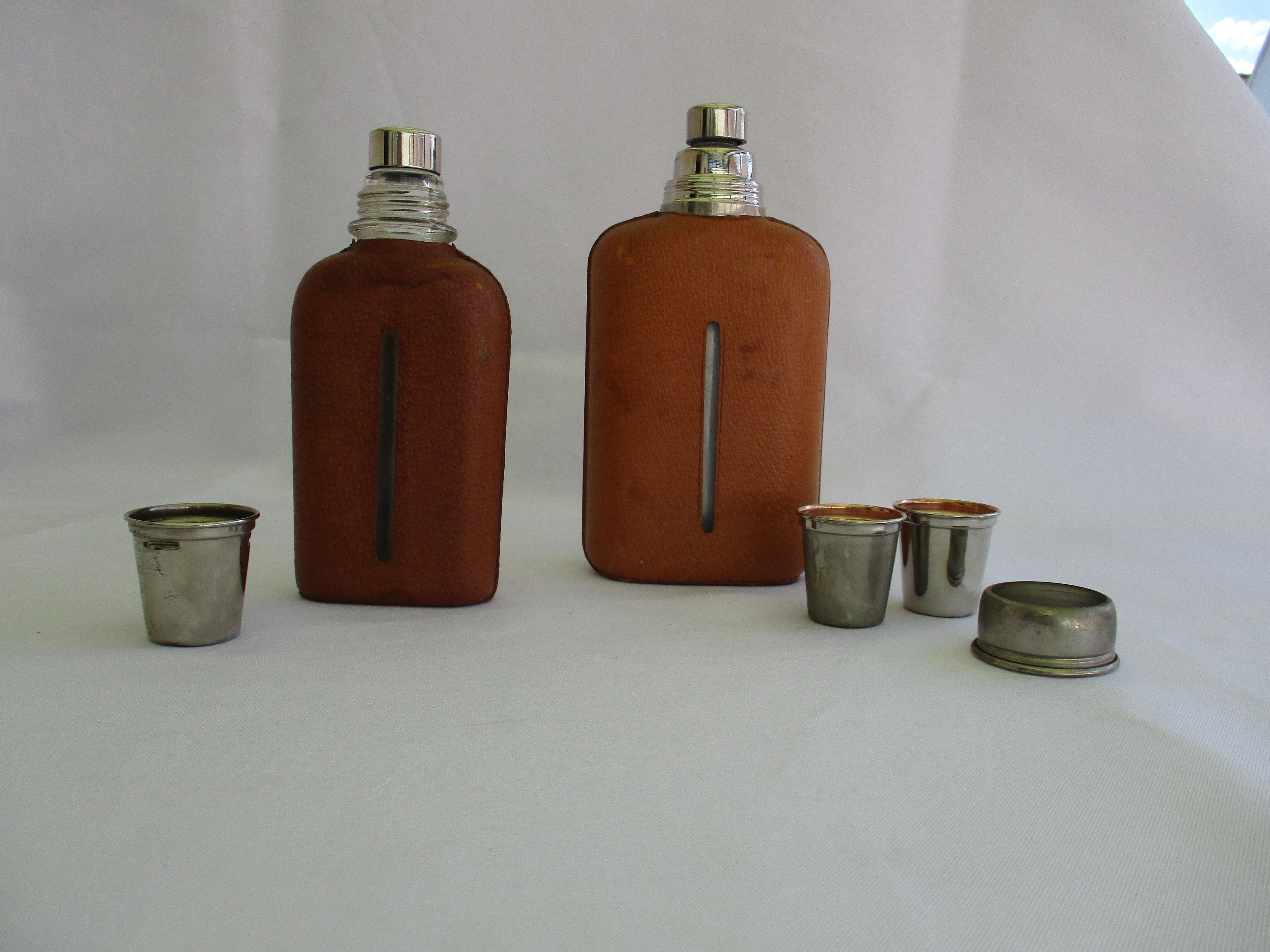 Made in Vienna by Carl Aubock II. 2 Sculptural Vintage Flasks, sold as a lot. The biger bottle comes with two shot glases into the Screw cap and the smaller one come with one shot glas. Both made from chrome-plated brass.
Some oxidation to surface,