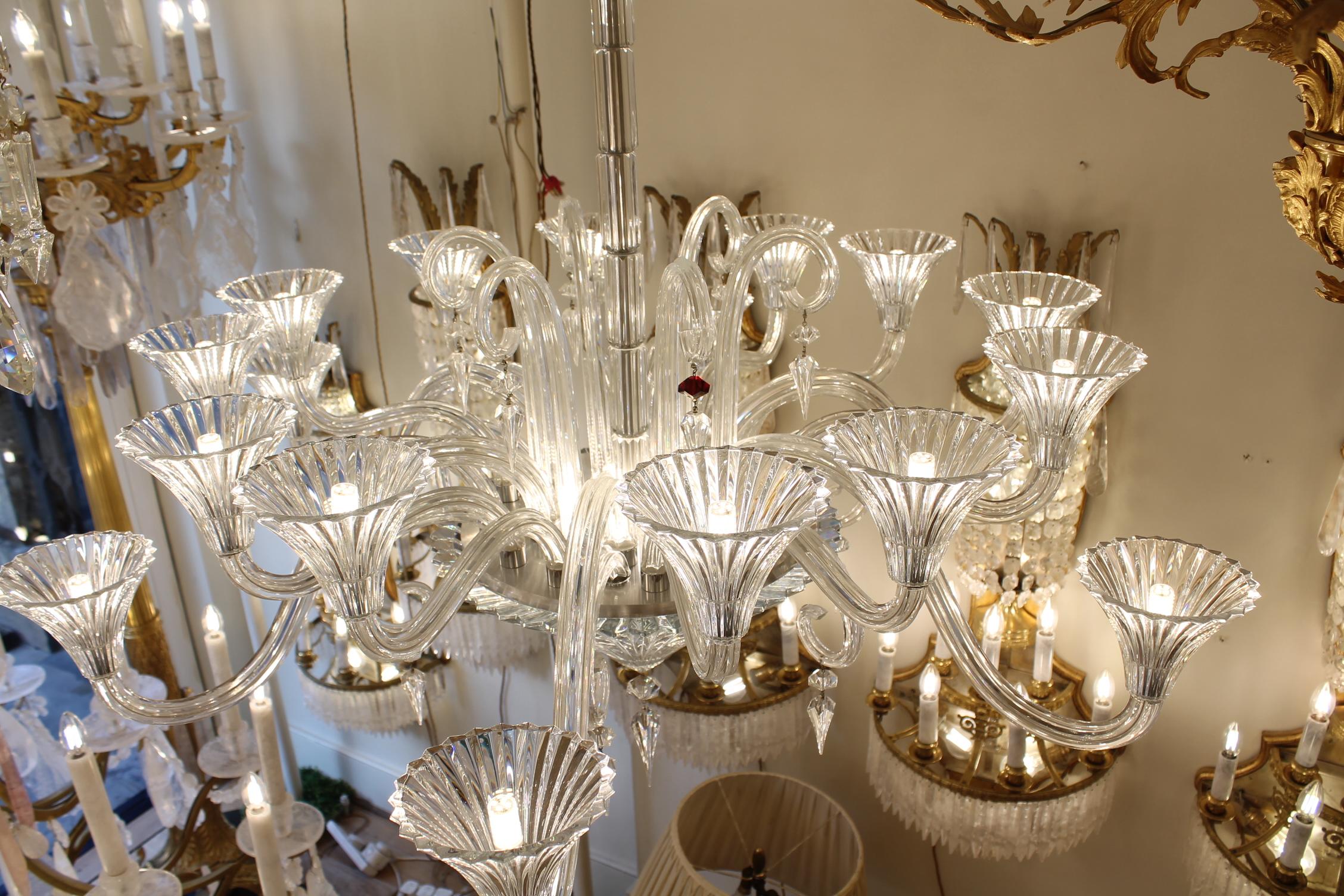 Pair of original Bacarrat Mille Nuits 18L crystal chandeliers im Angebot 9