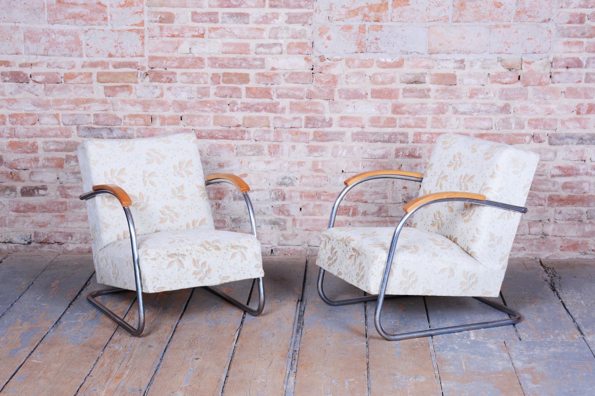 Tchèque Paire de fauteuils Bauhaus originaux, par Mücke & Melder, hêtre, chrome, tchèque, années 1930 en vente