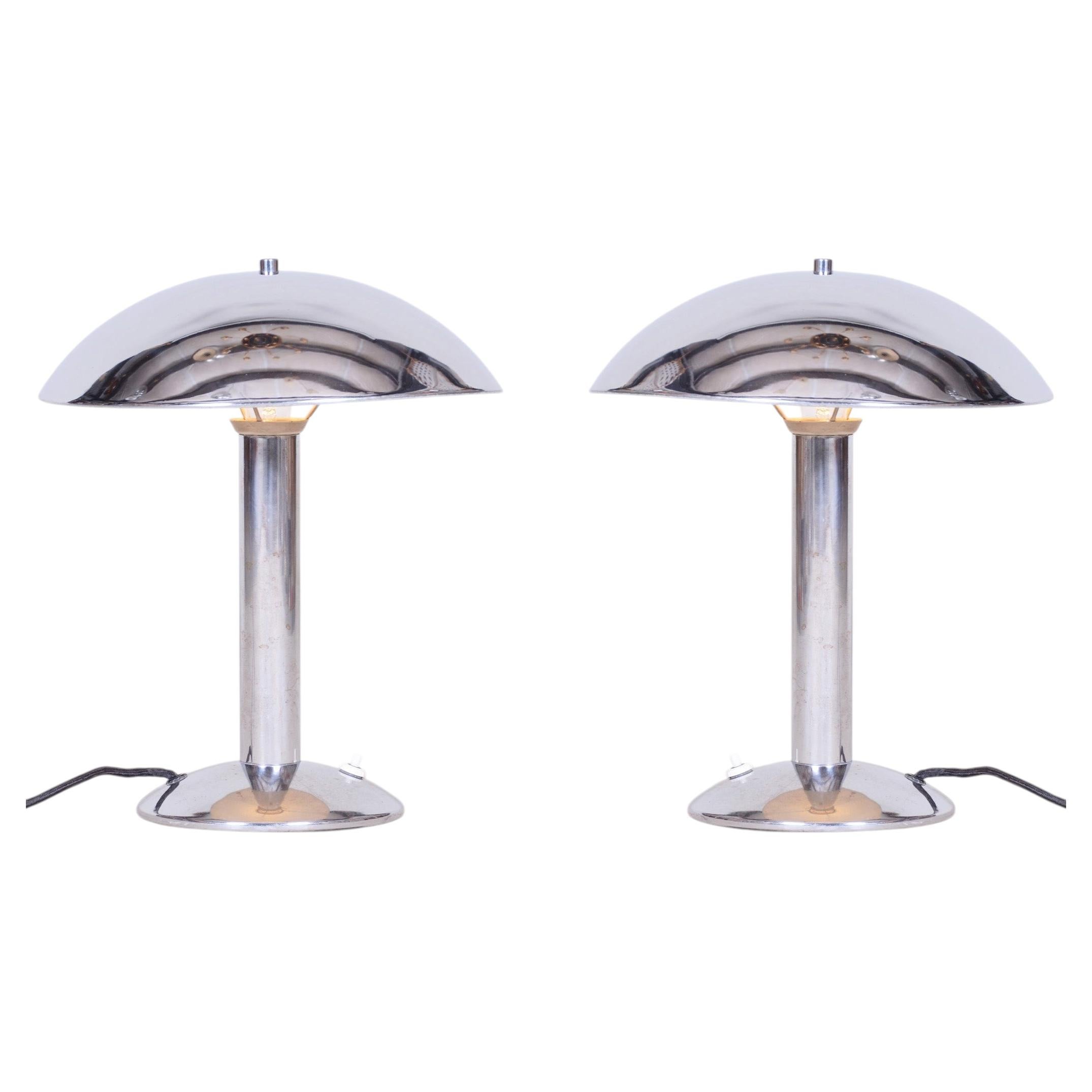 Par de lámparas de mesa originales de la escuela Bauhaus, de acero cromado, checas, década de 1930 en venta