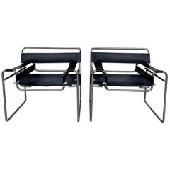 Paire de chaises originales Gavina Wassily de Marcel Breuer en cuir noir