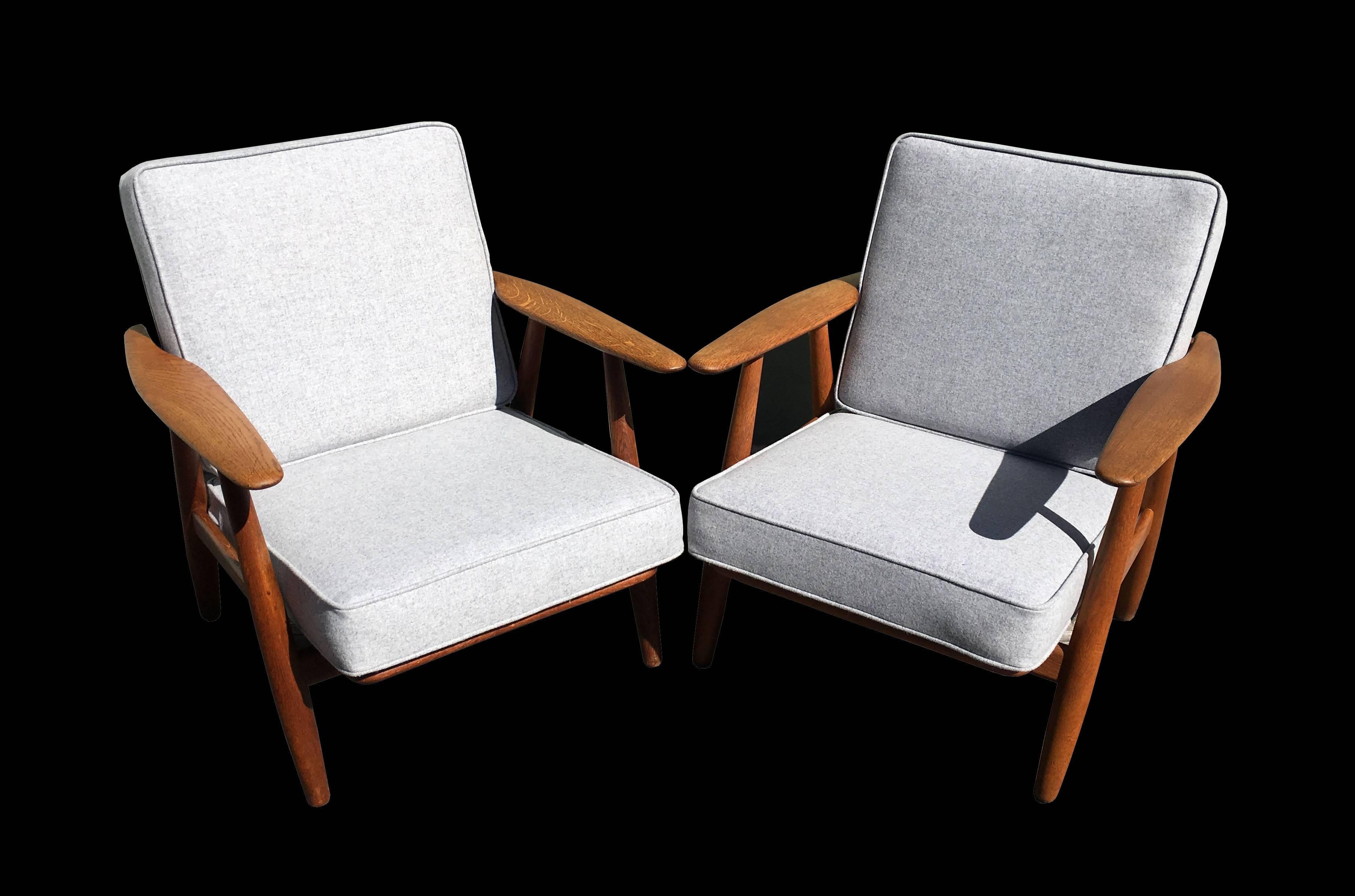 Pair of Original GE240 or 'Cigar' Chairs by Hans J Wegner for GETAMA In Good Condition In Little Burstead, Essex