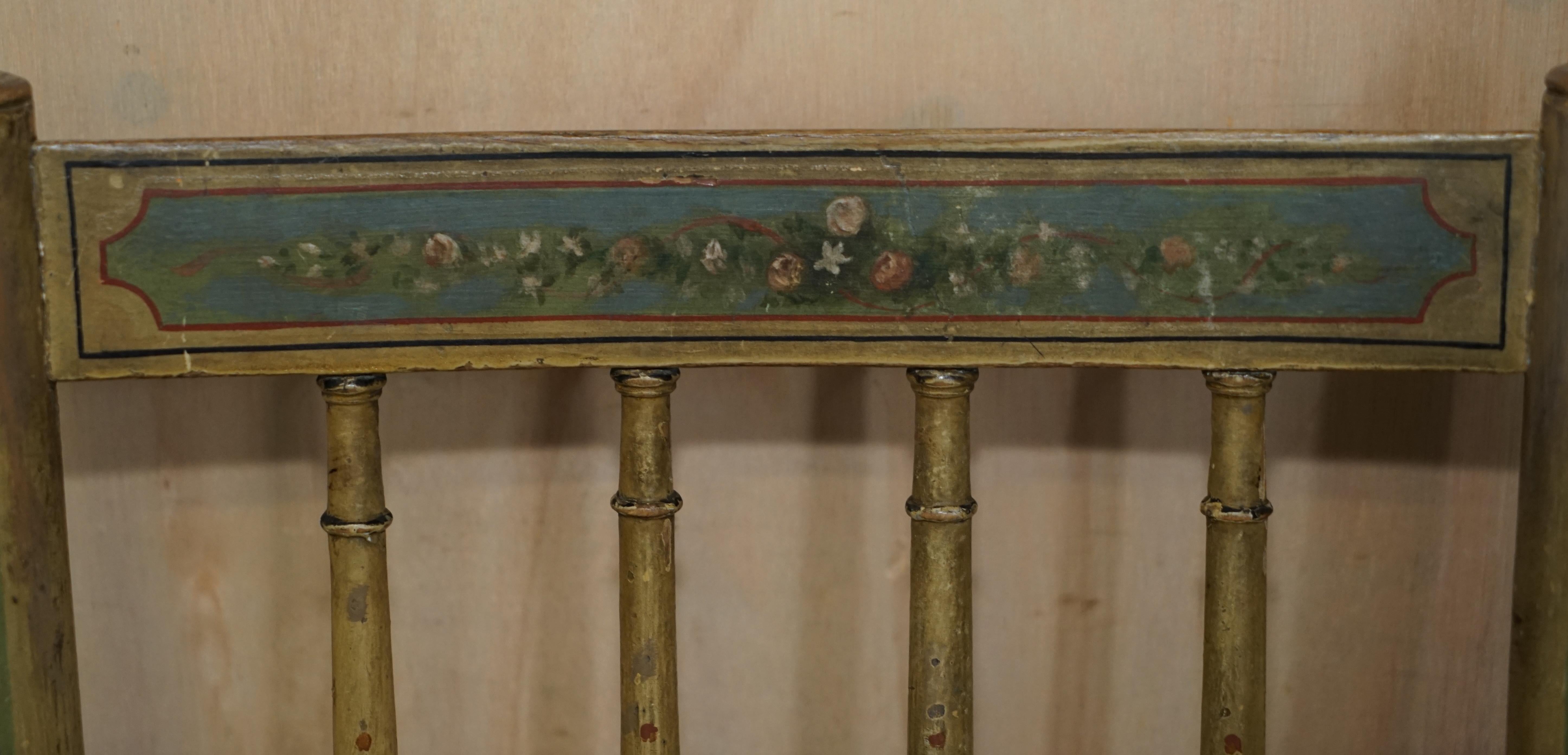 Pärchen originaler handbemalter antiker Regenerationsstühle aus der Zeit um 1810-1820 (Frühes 19. Jahrhundert) im Angebot
