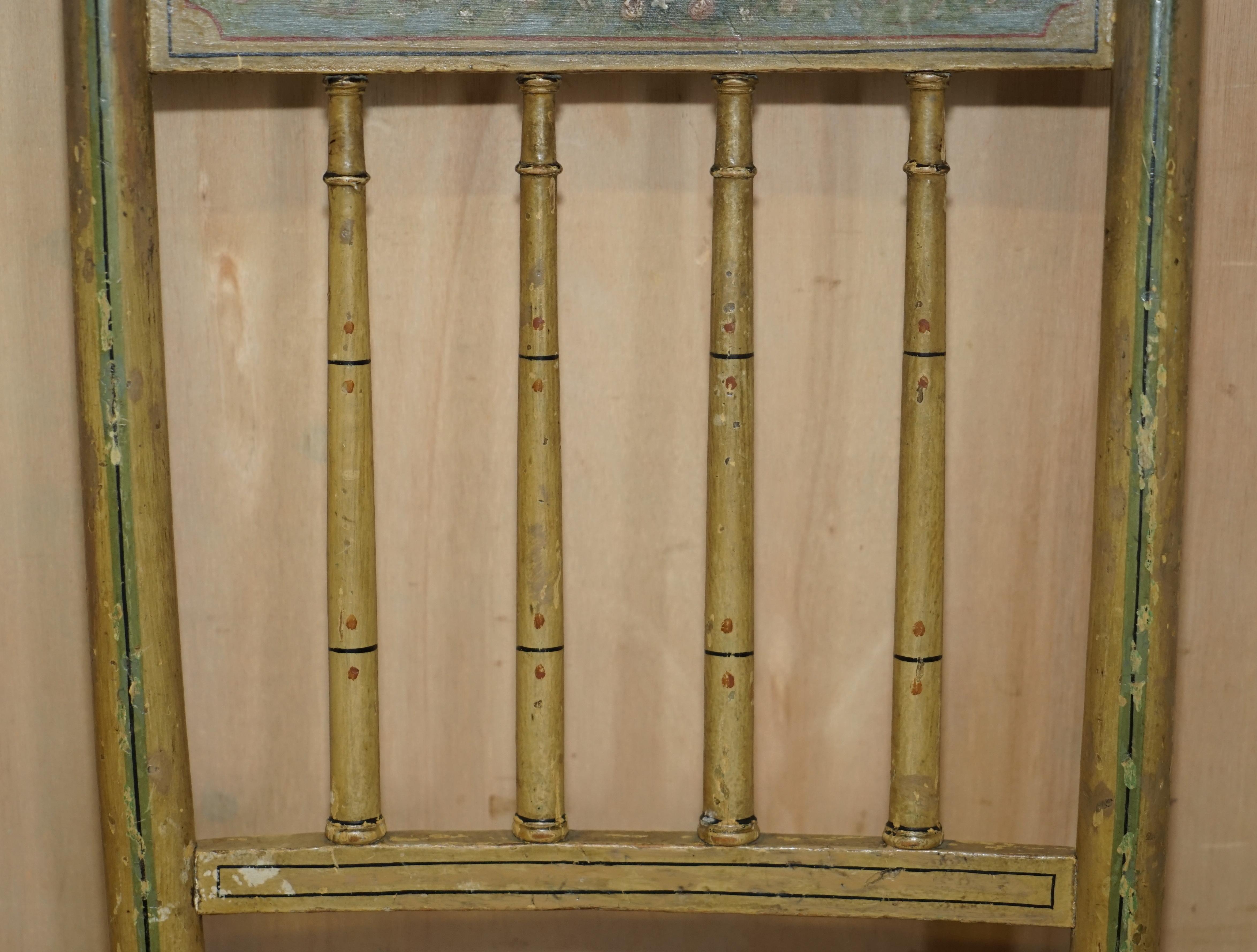 Pärchen originaler handbemalter antiker Regenerationsstühle aus der Zeit um 1810-1820 (Rattan) im Angebot