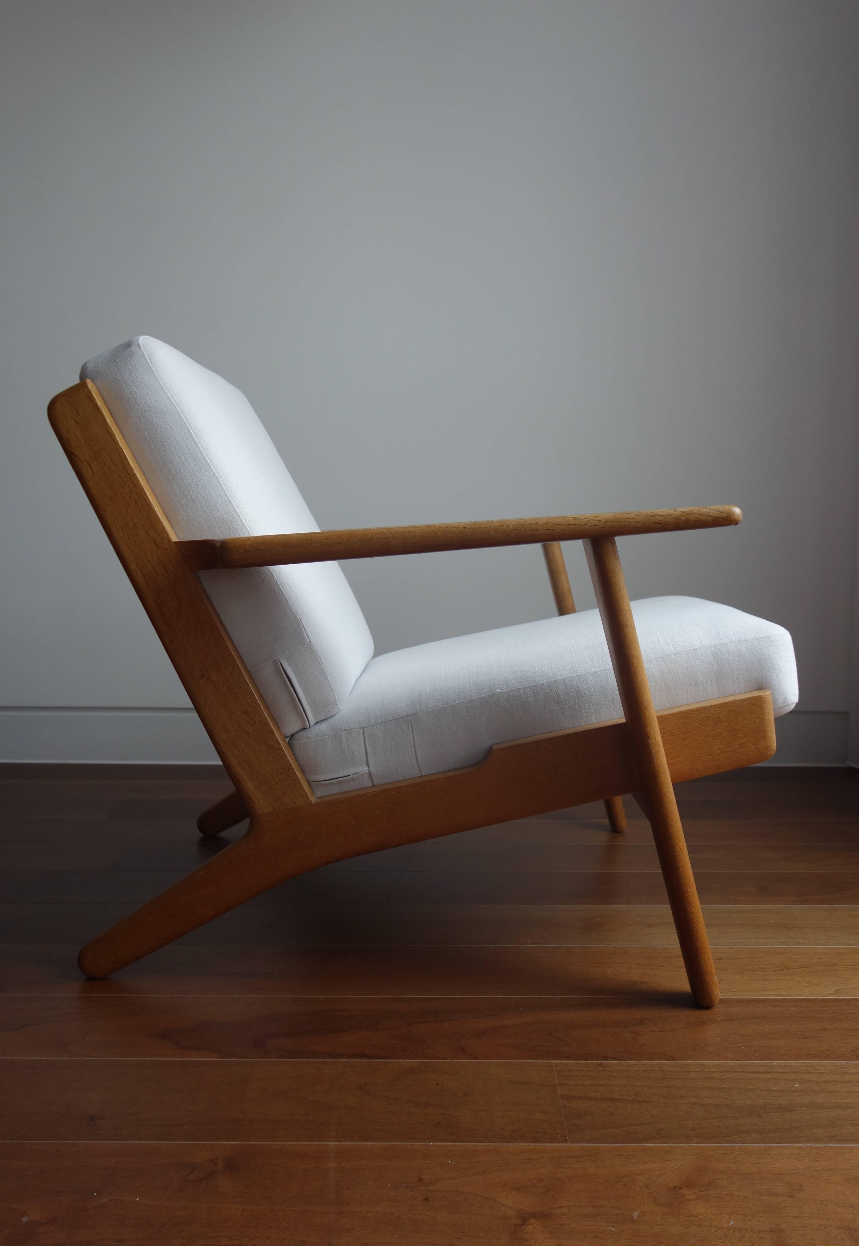 Single Hans Wegner GE290 Plank Lounge Chairs for GETAMA In Excellent Condition In New York, NY