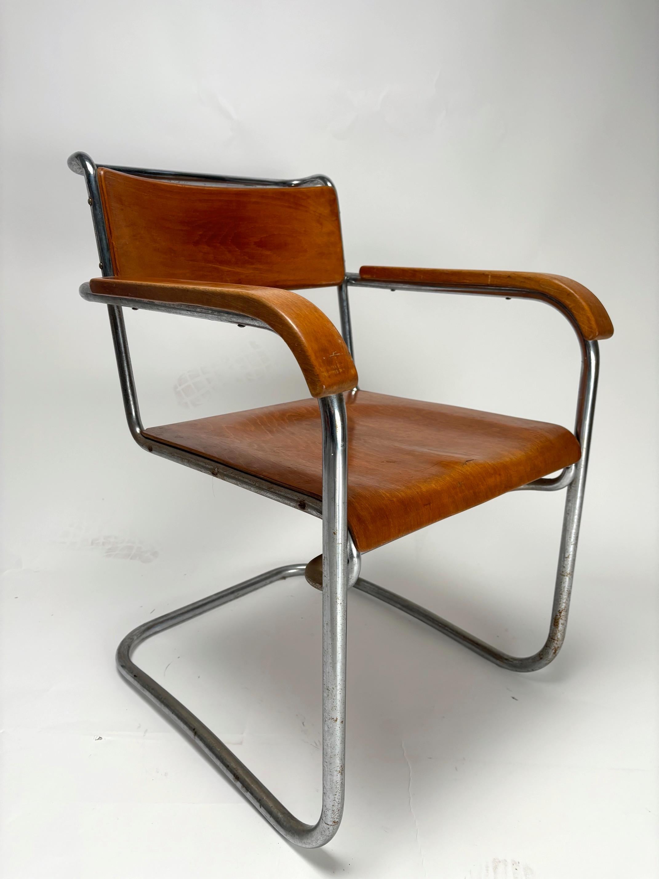 Pair of original  Italian Bauhaus Armchairs produced by Cova, Milan 1930s In Good Condition For Sale In Argelato, BO
