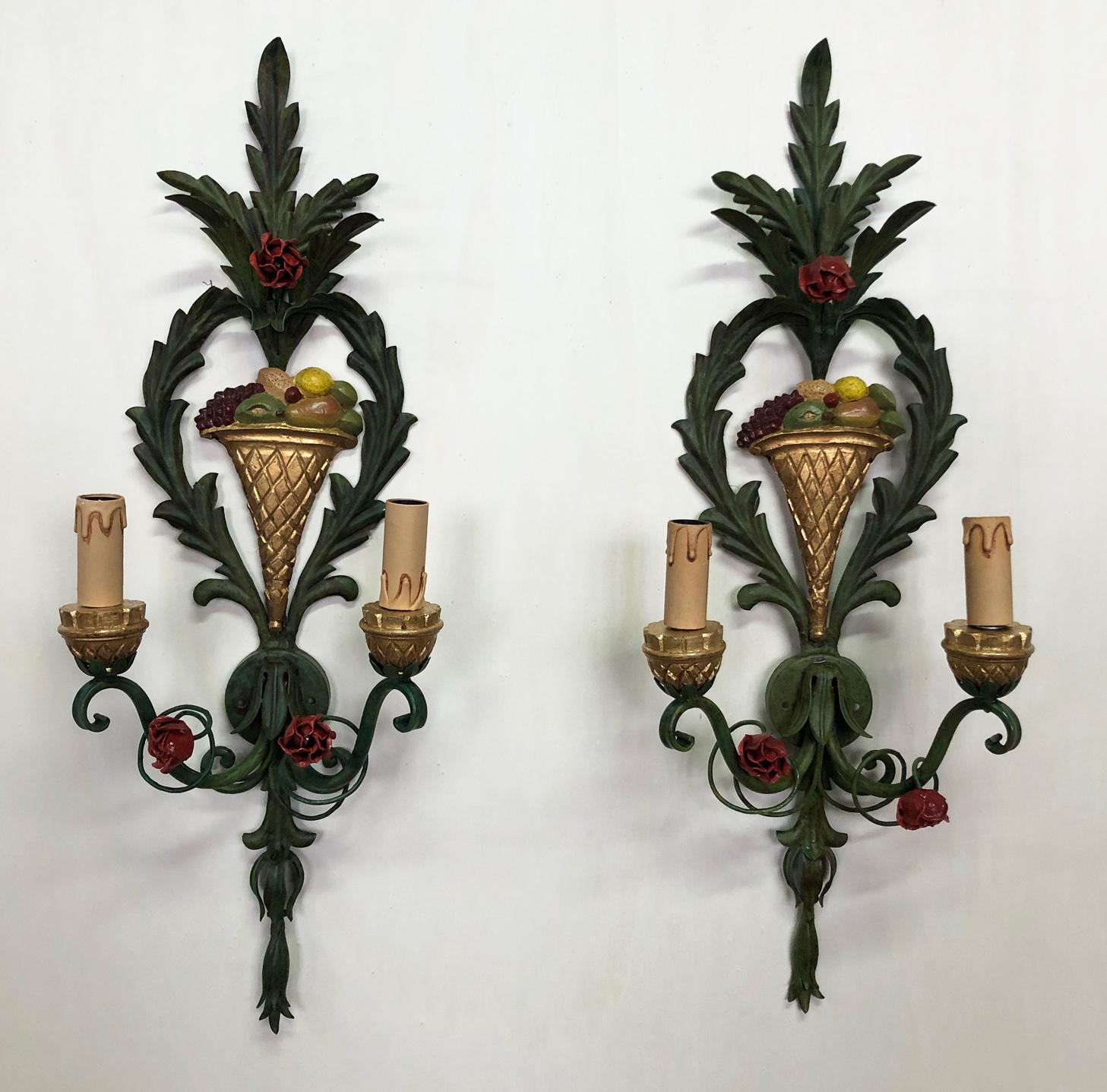 Paire d'appliques murales italiennes originales à motif de fleurs en vente 1