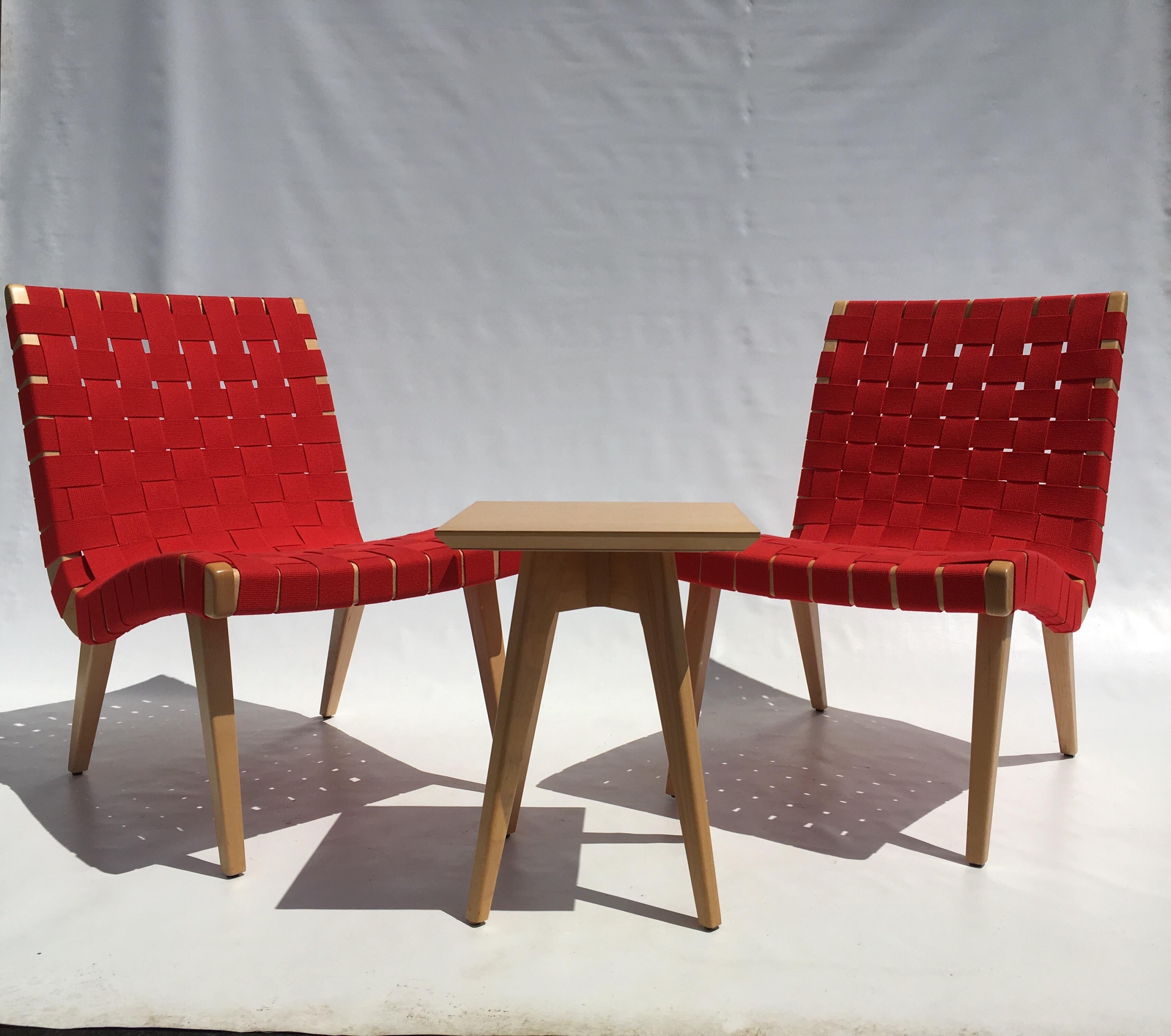 Modern Pair of Original Jens Risom Lounge Chairs with Side Table by Knoll