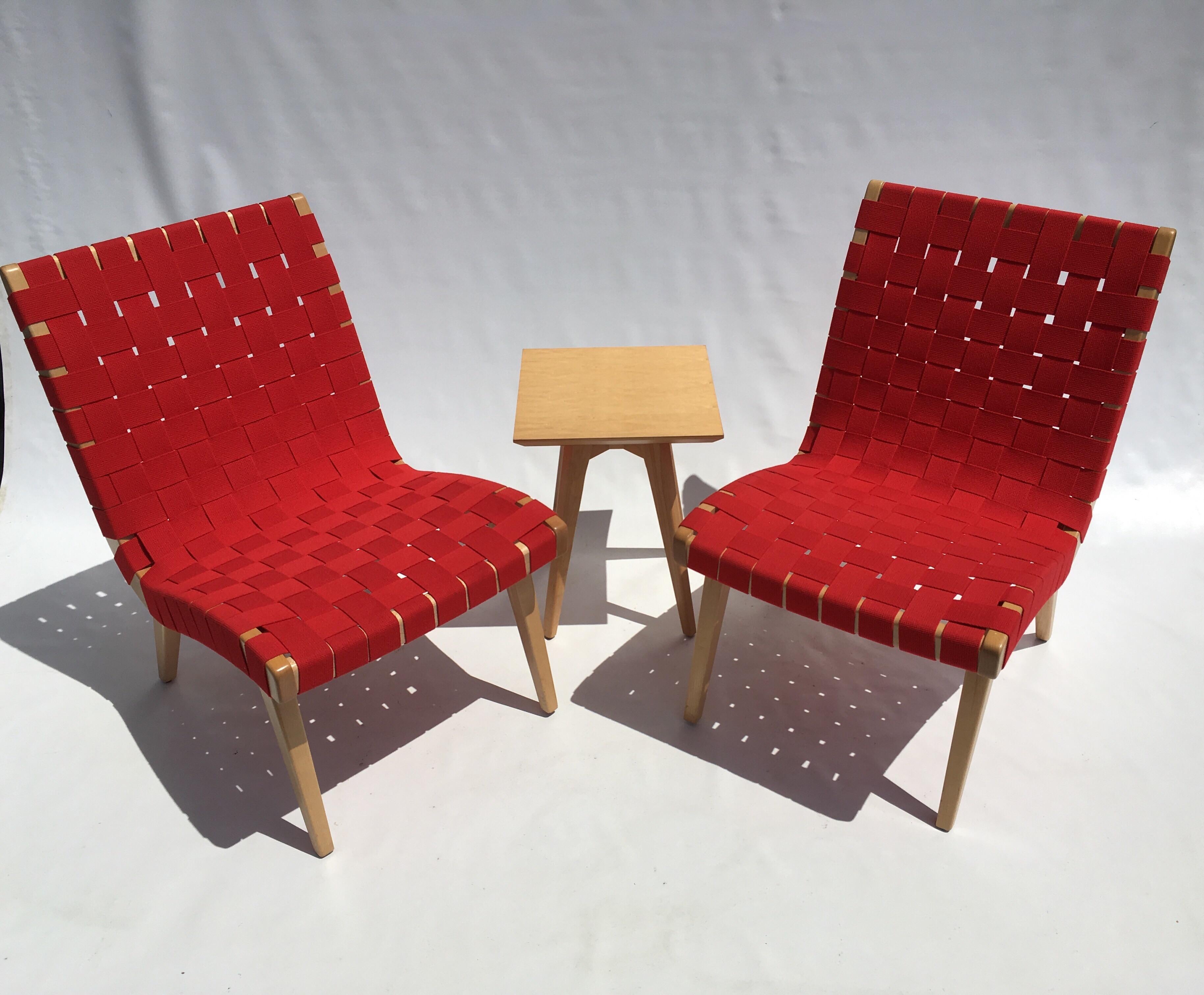 American Pair of Original Jens Risom Lounge Chairs with Side Table by Knoll