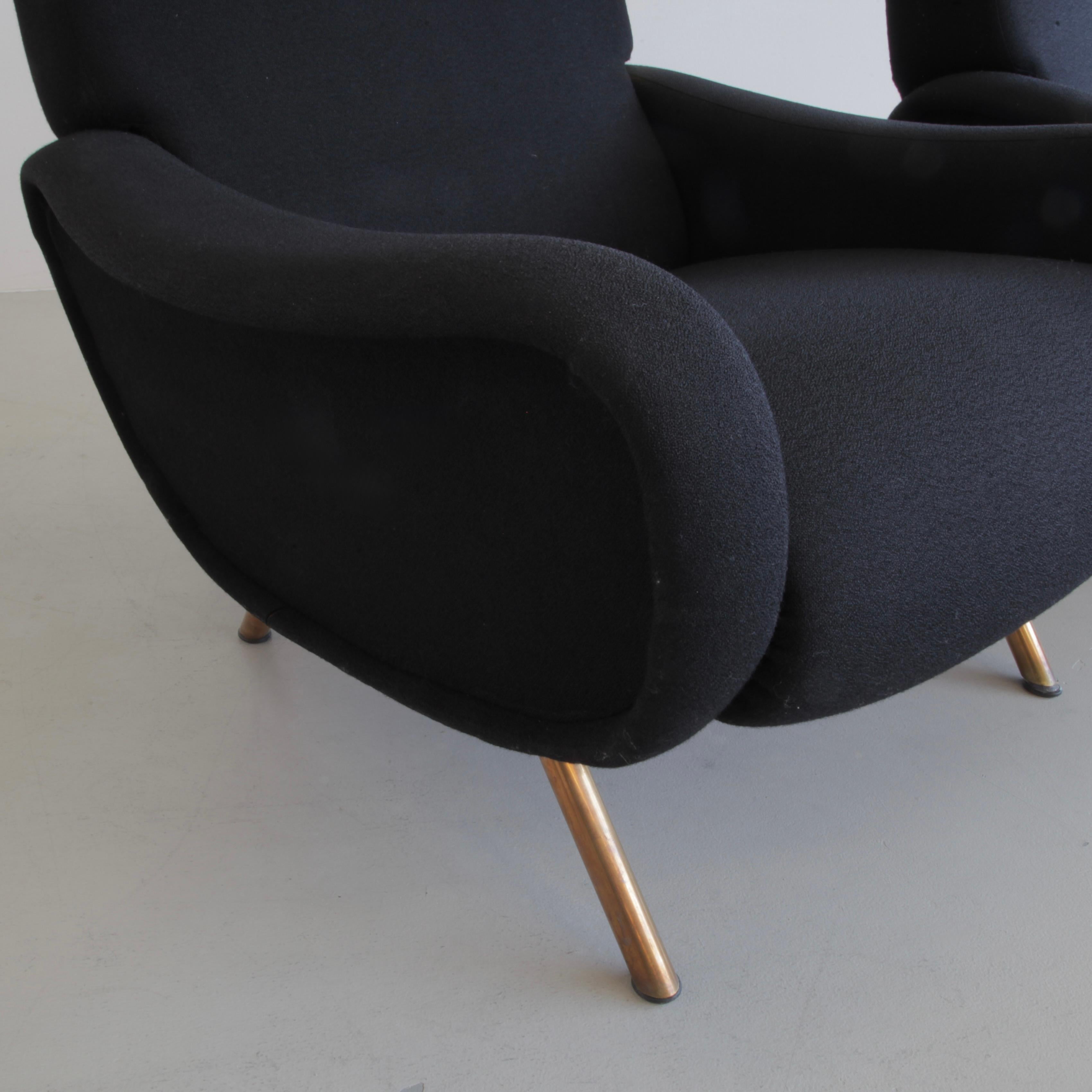 A pair of 'Lady Chairs', designed by Marco Zanuso. Italy, Arflex, 1951.

A pair of original 'LADY' lounge chairs designed by Marco Zanuso for Arflex, Milano. The chairs are upholstered in vintage black wool material. Brass-coloured legs. Seat height