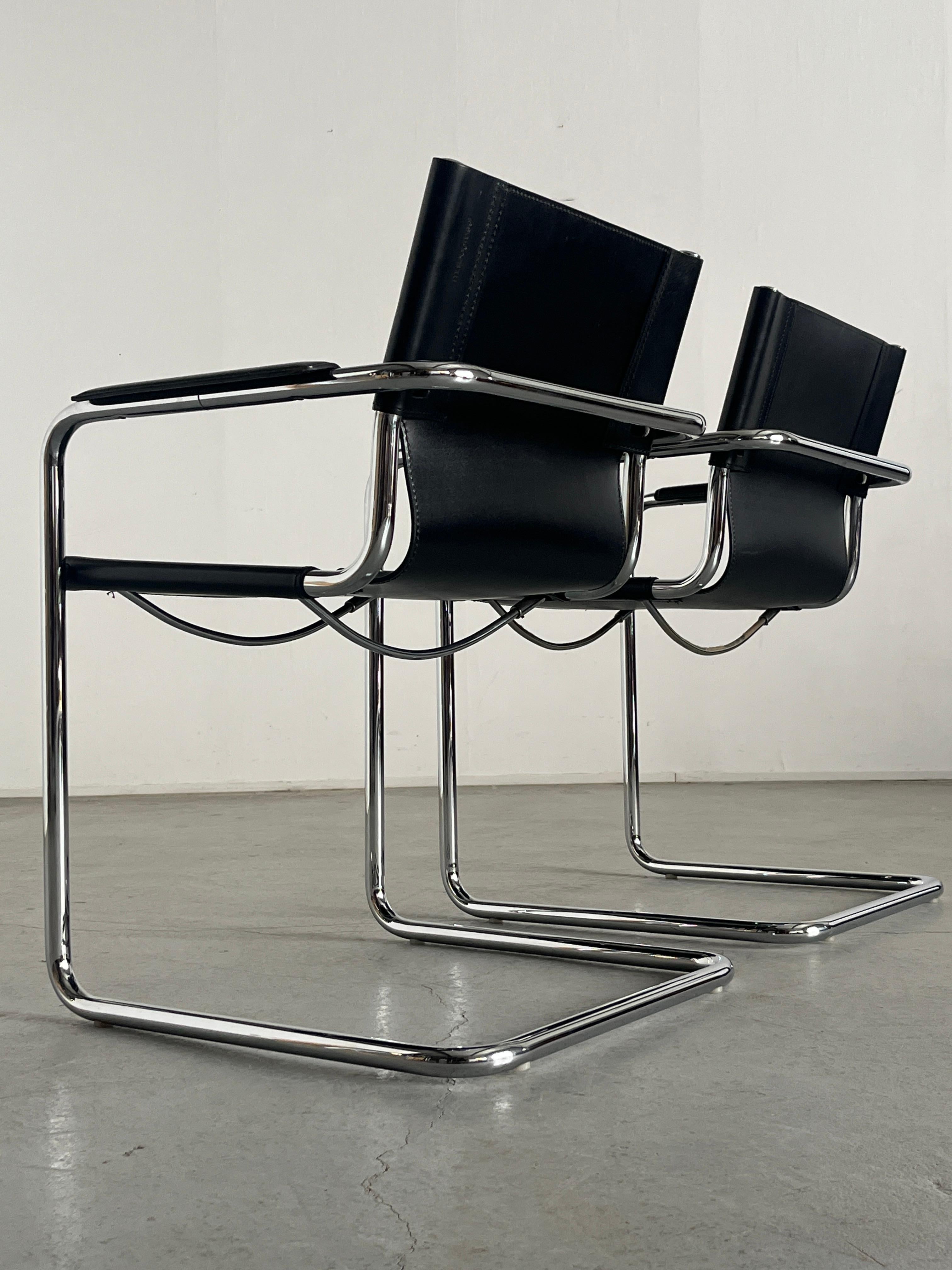 Pareja de originales sillones cantilever de cuero de Centro Studi para Matteo Grassi finales del siglo XX en venta