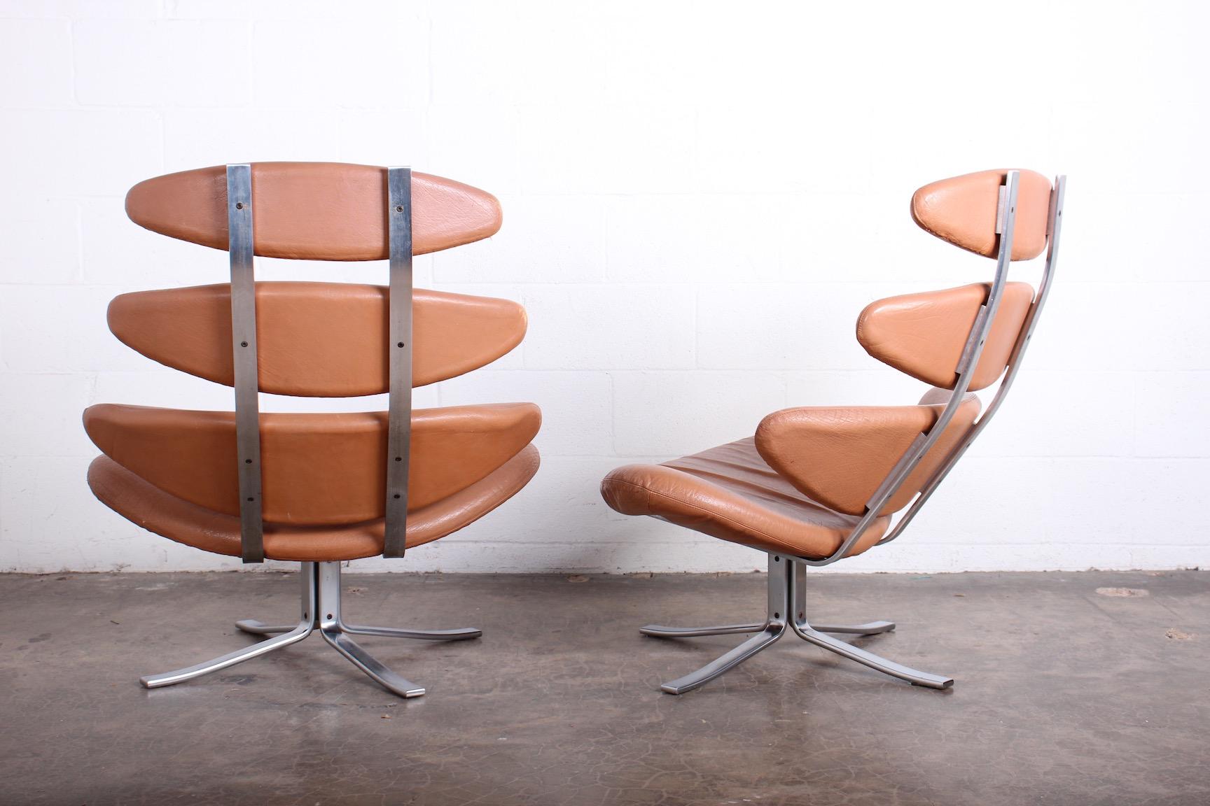 Pair of Original Leather Corona Chairs by Poul Volther 4