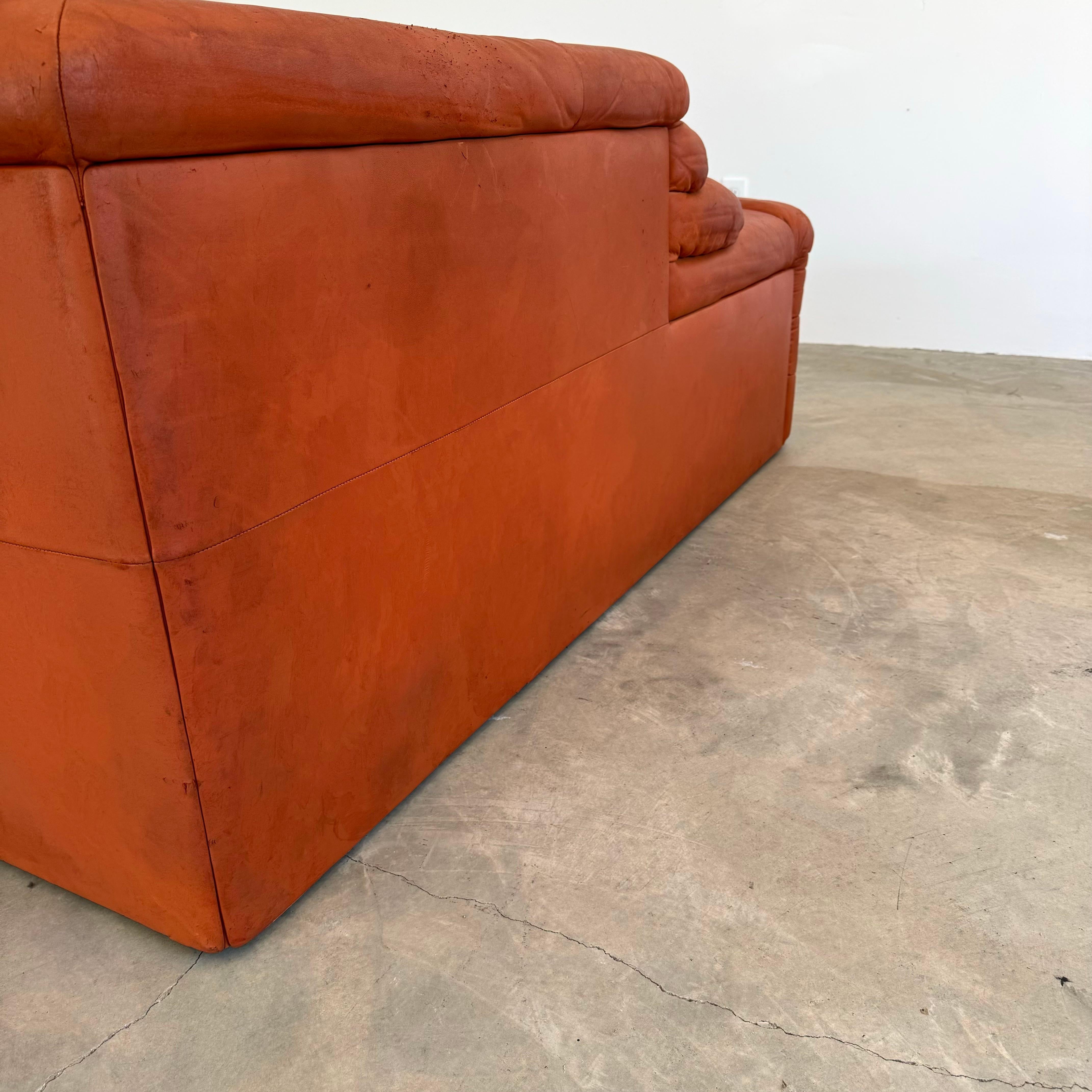 Ein Paar Original De Sede Terrazza Sofas aus Leder von Ubald Klug, 1970er Jahre Schweiz im Angebot 10