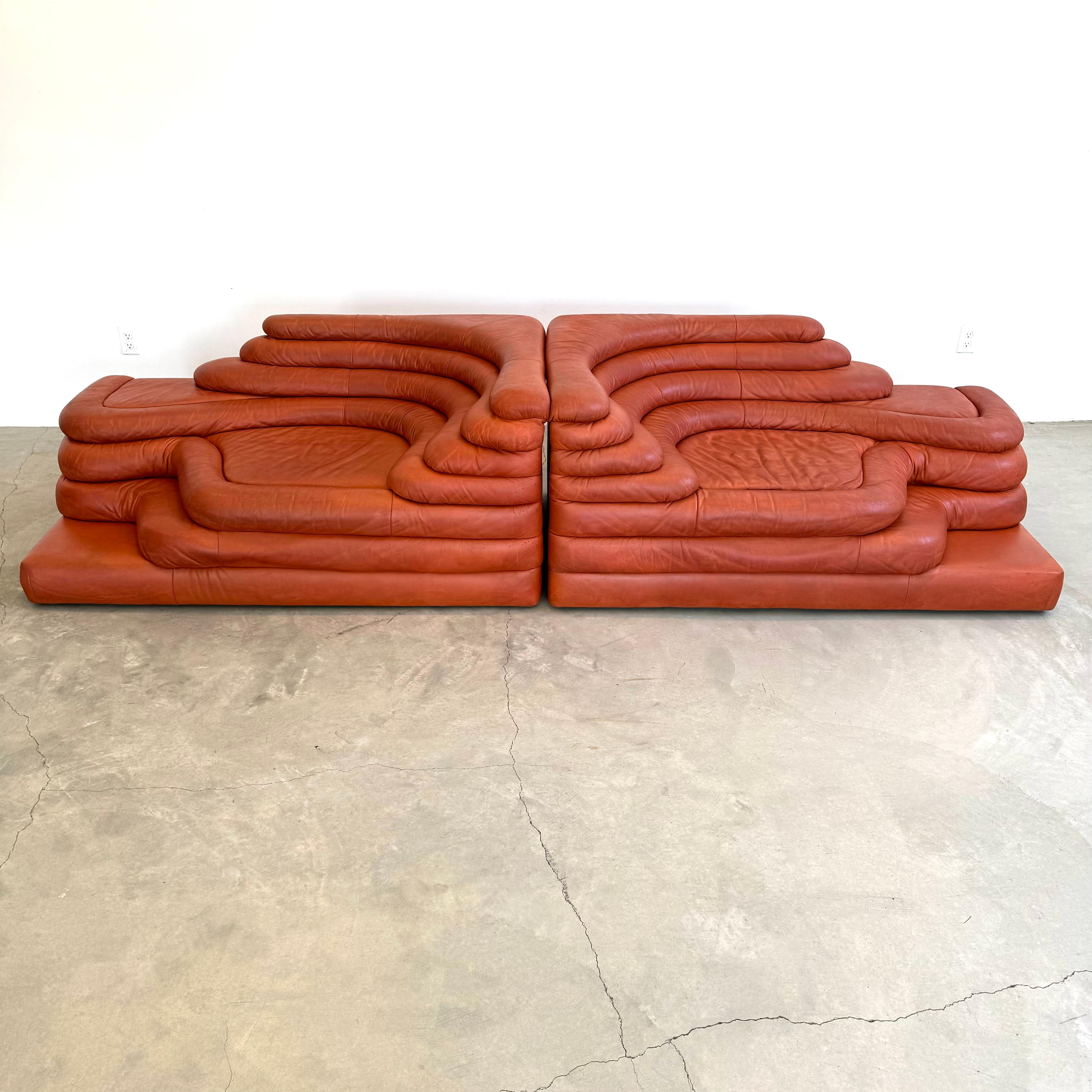 Ein Paar Original De Sede Terrazza Sofas aus Leder von Ubald Klug, 1970er Jahre Schweiz im Zustand „Gut“ im Angebot in Los Angeles, CA