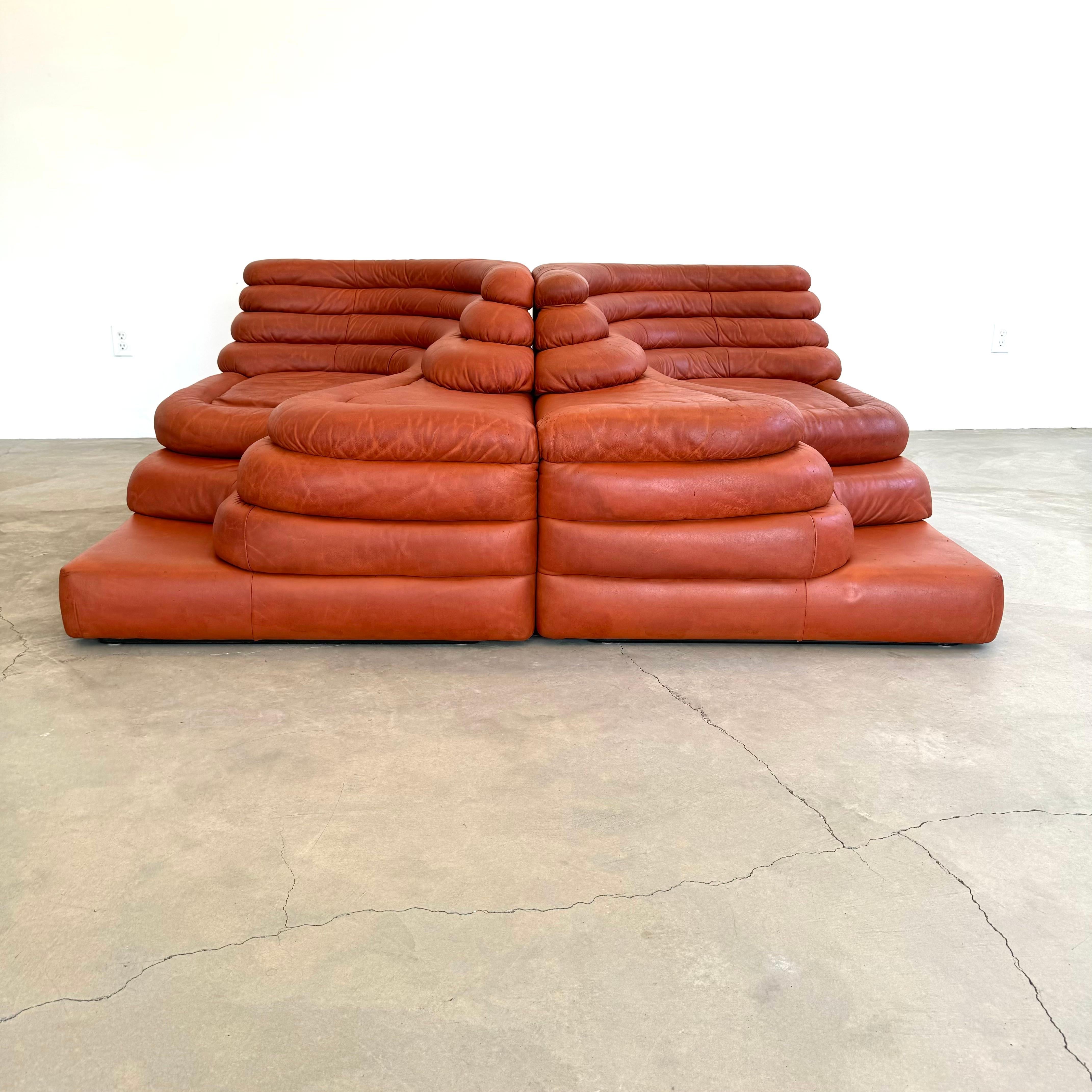 Ein Paar Original De Sede Terrazza Sofas aus Leder von Ubald Klug, 1970er Jahre Schweiz (Ende des 20. Jahrhunderts) im Angebot